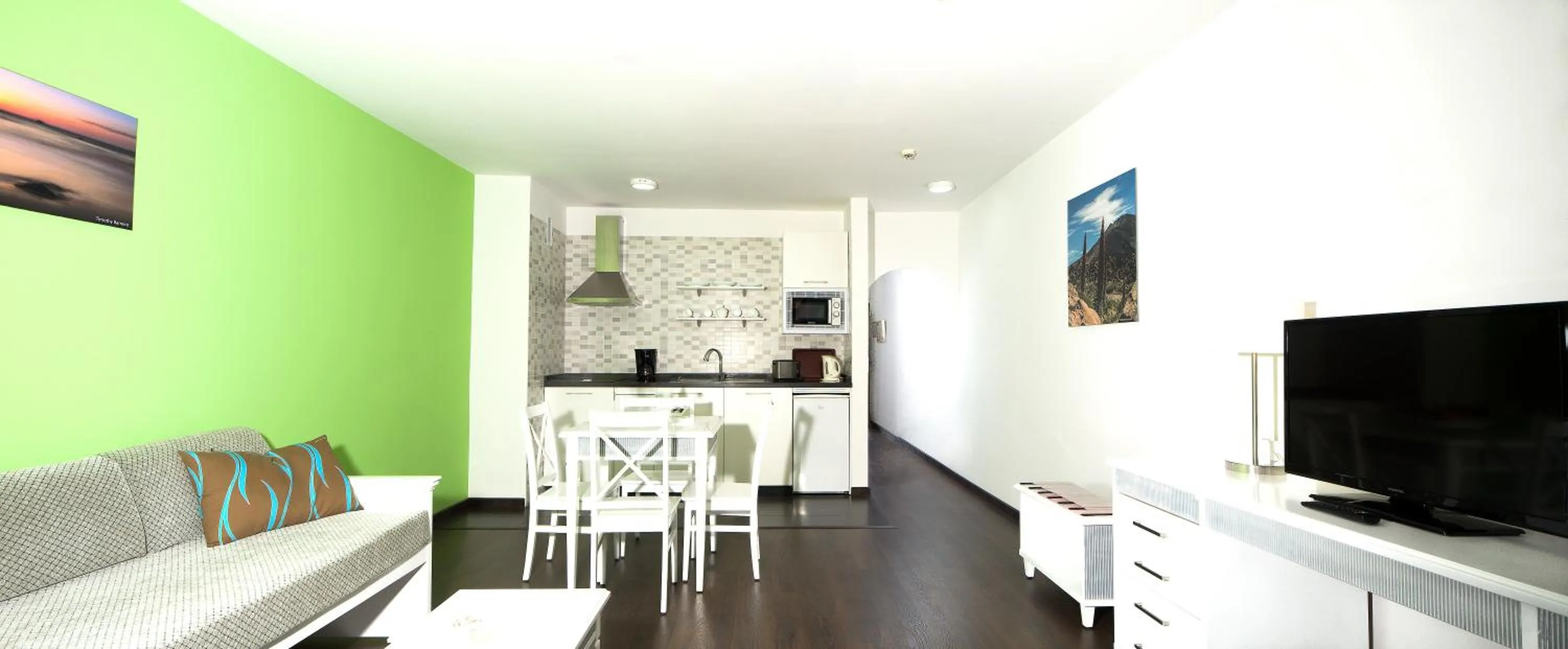 Photo of the whole room in Coral Los Alisios