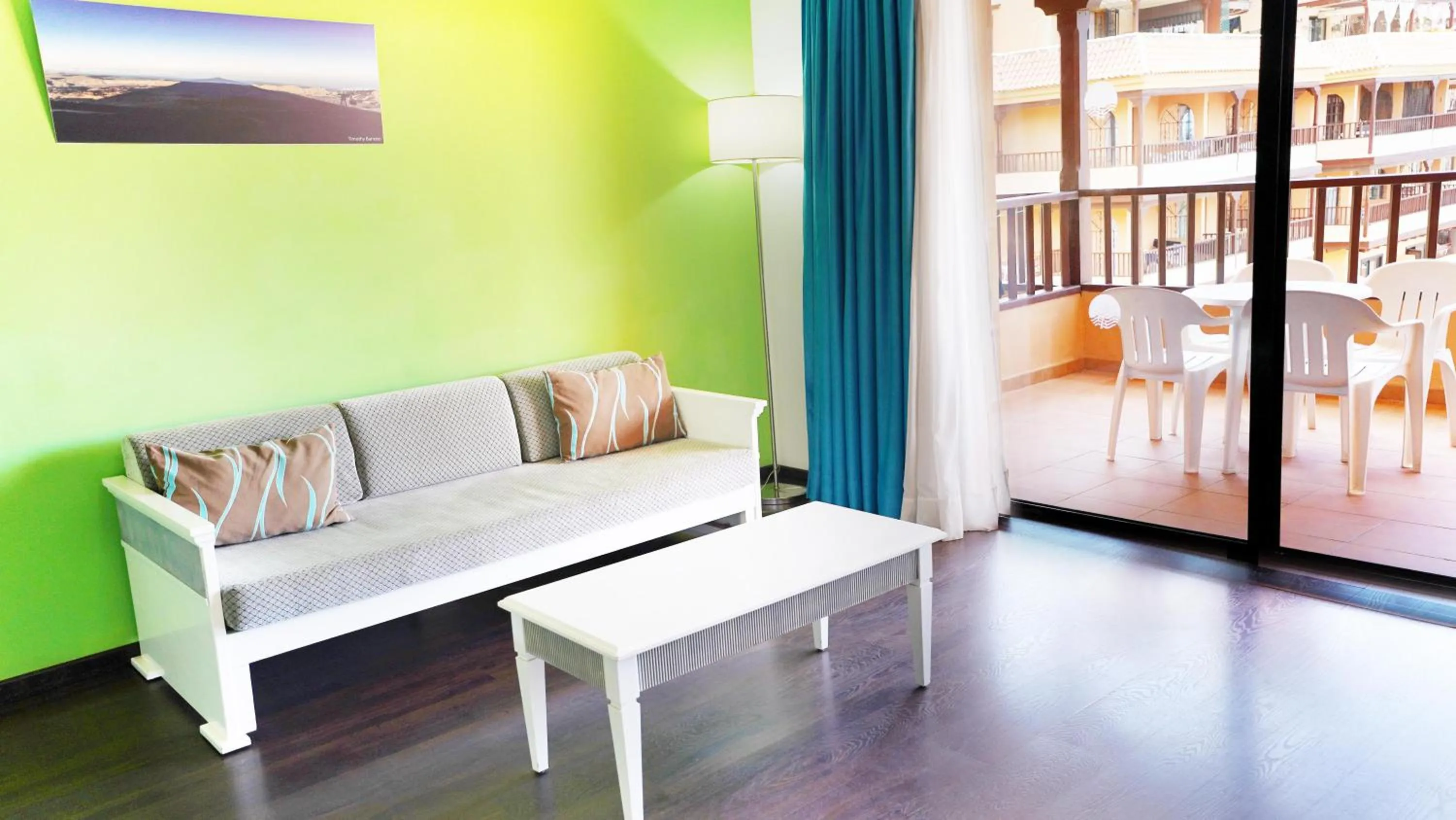 Photo of the whole room in Coral Los Alisios