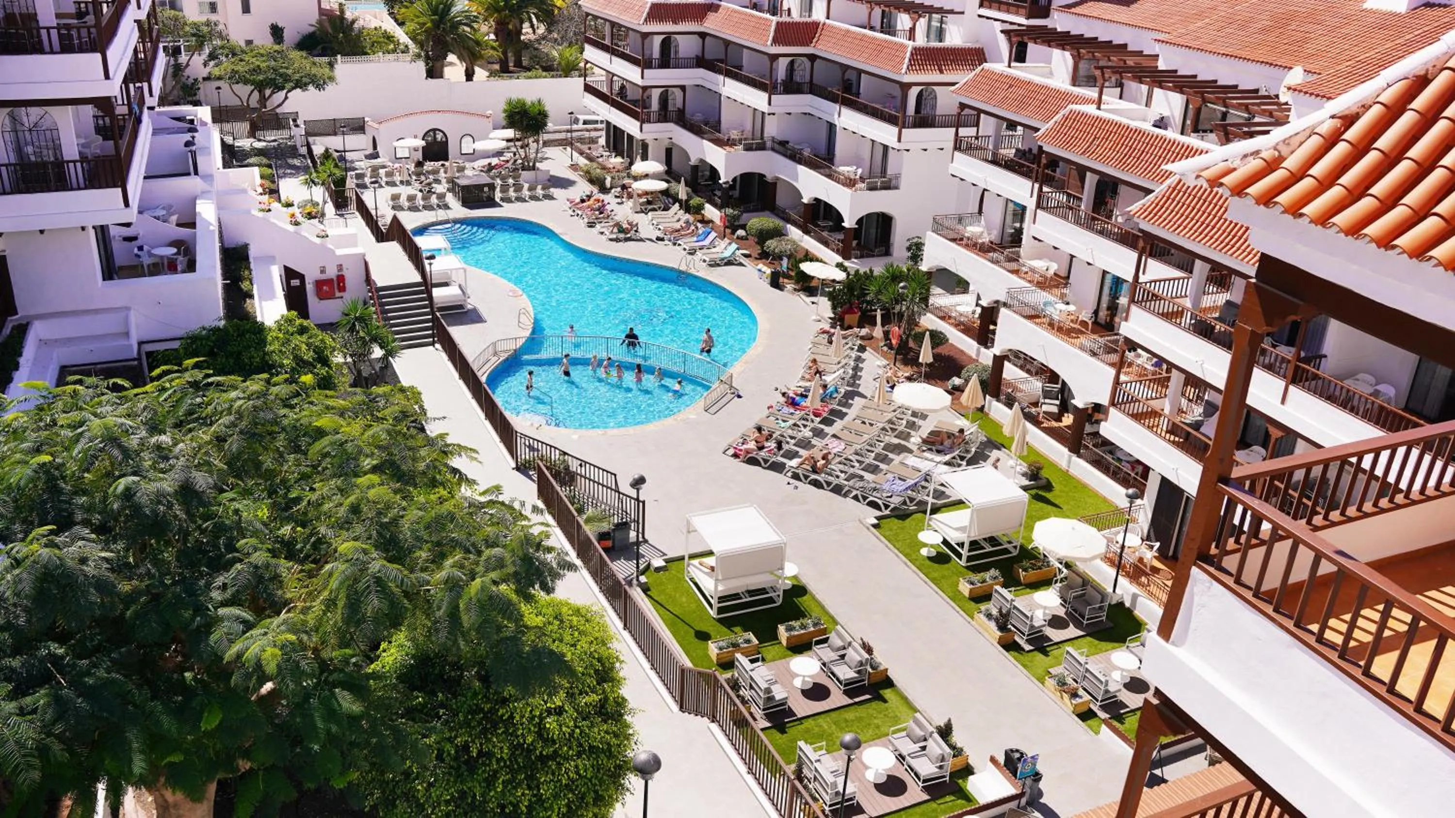 Swimming pool in Coral Los Alisios