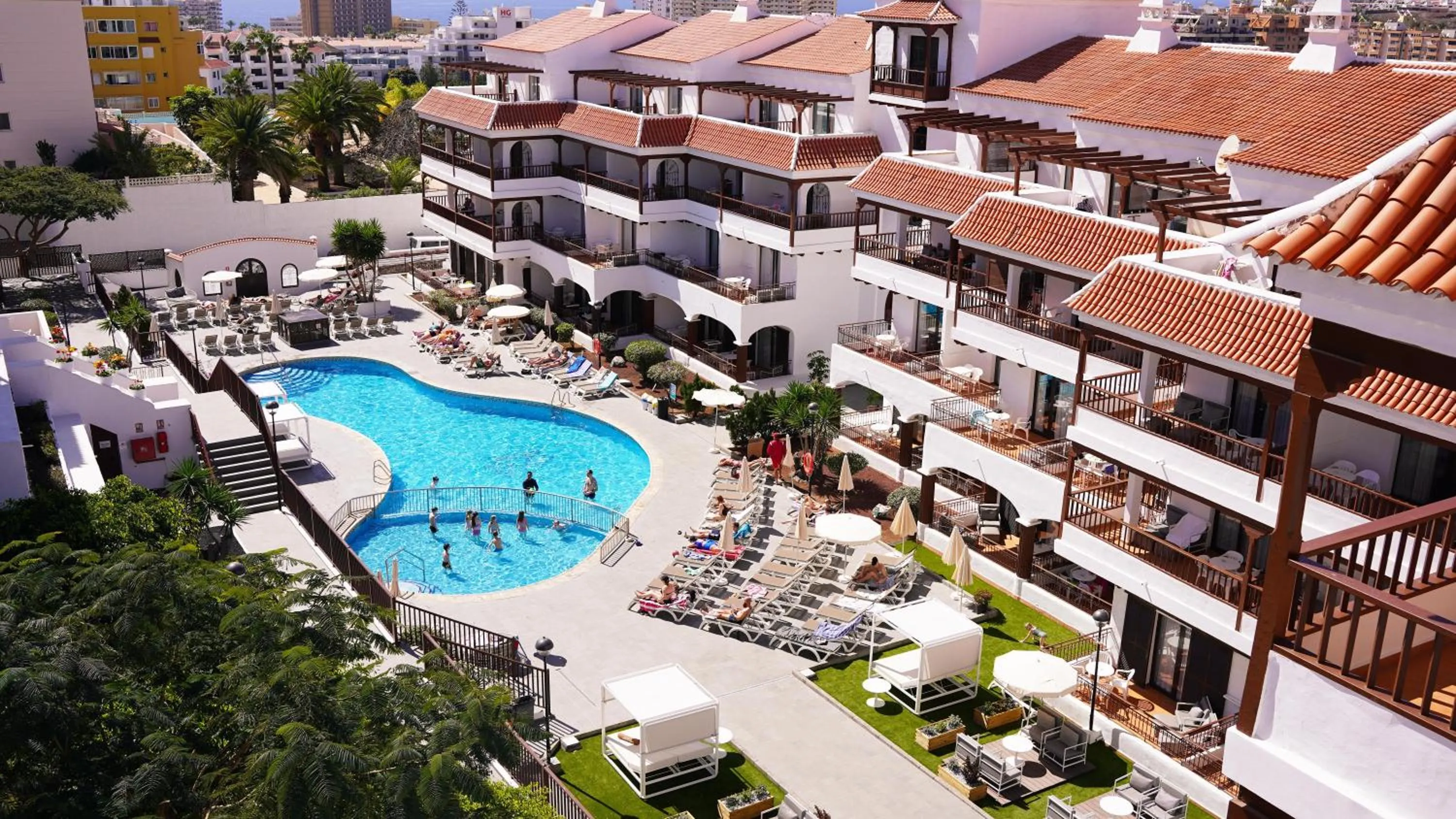 Swimming pool in Coral Los Alisios