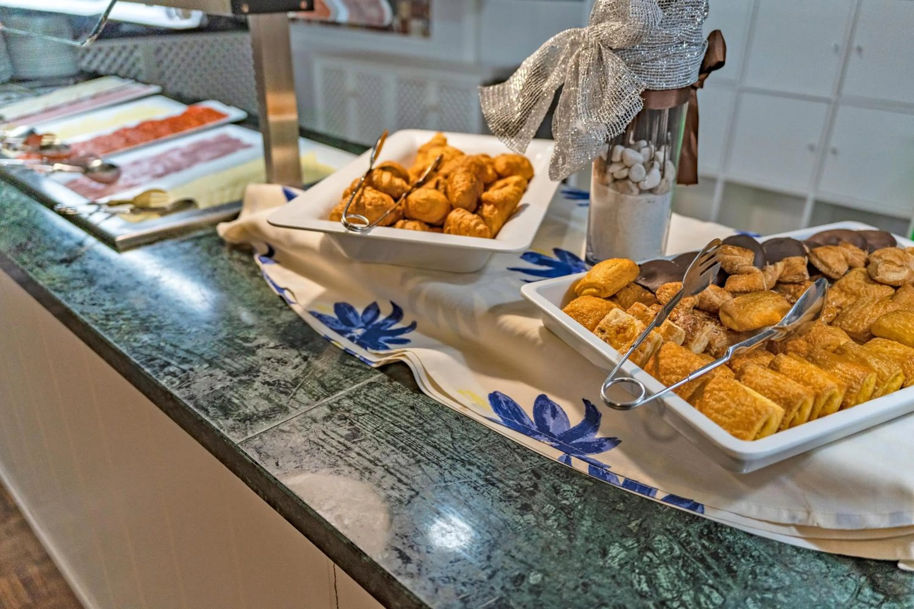 Restaurant/places to eat in Coral Teide Mar