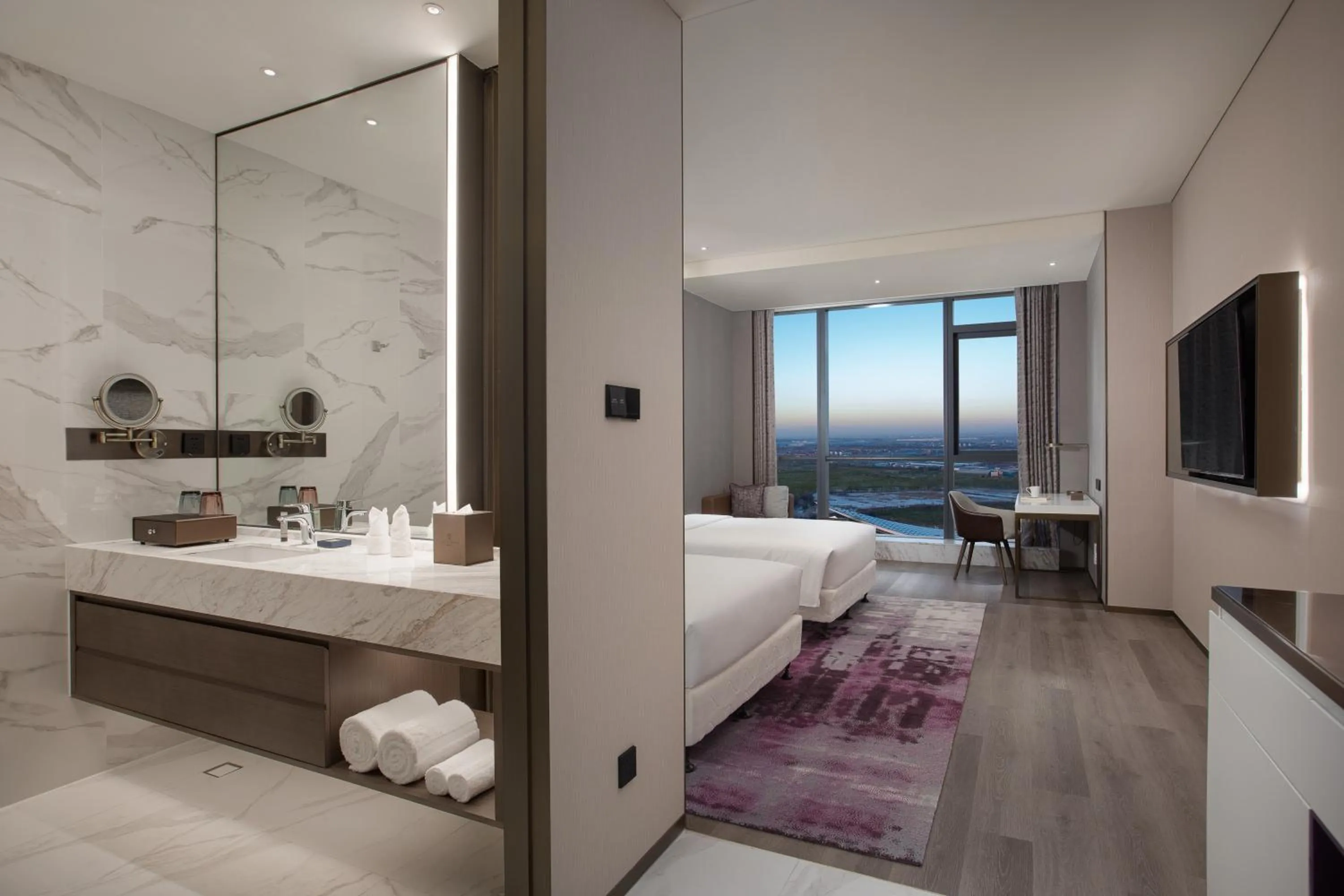 Photo of the whole room, Bed in La Quinta by Wyndham Shanxi Xiaohe Xincheng