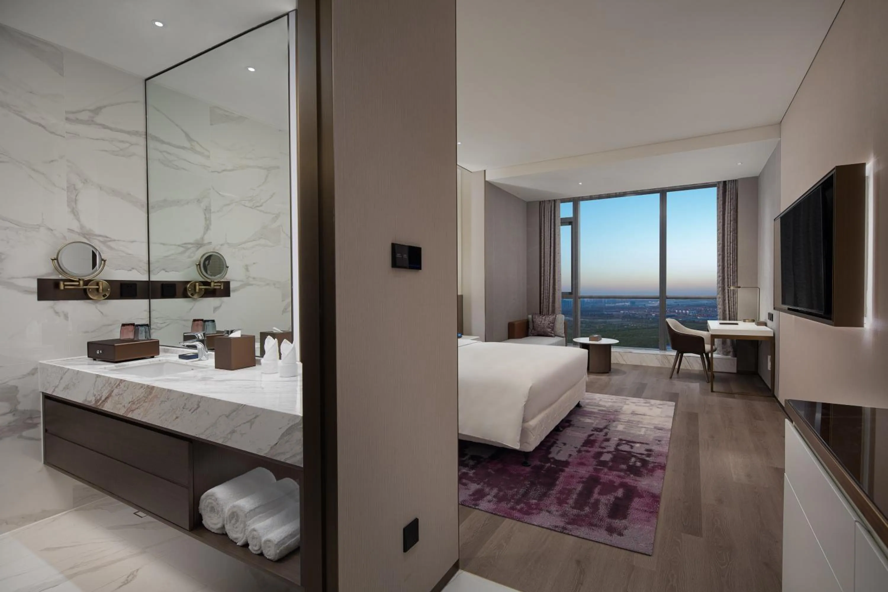 Photo of the whole room, Bed in La Quinta by Wyndham Shanxi Xiaohe Xincheng