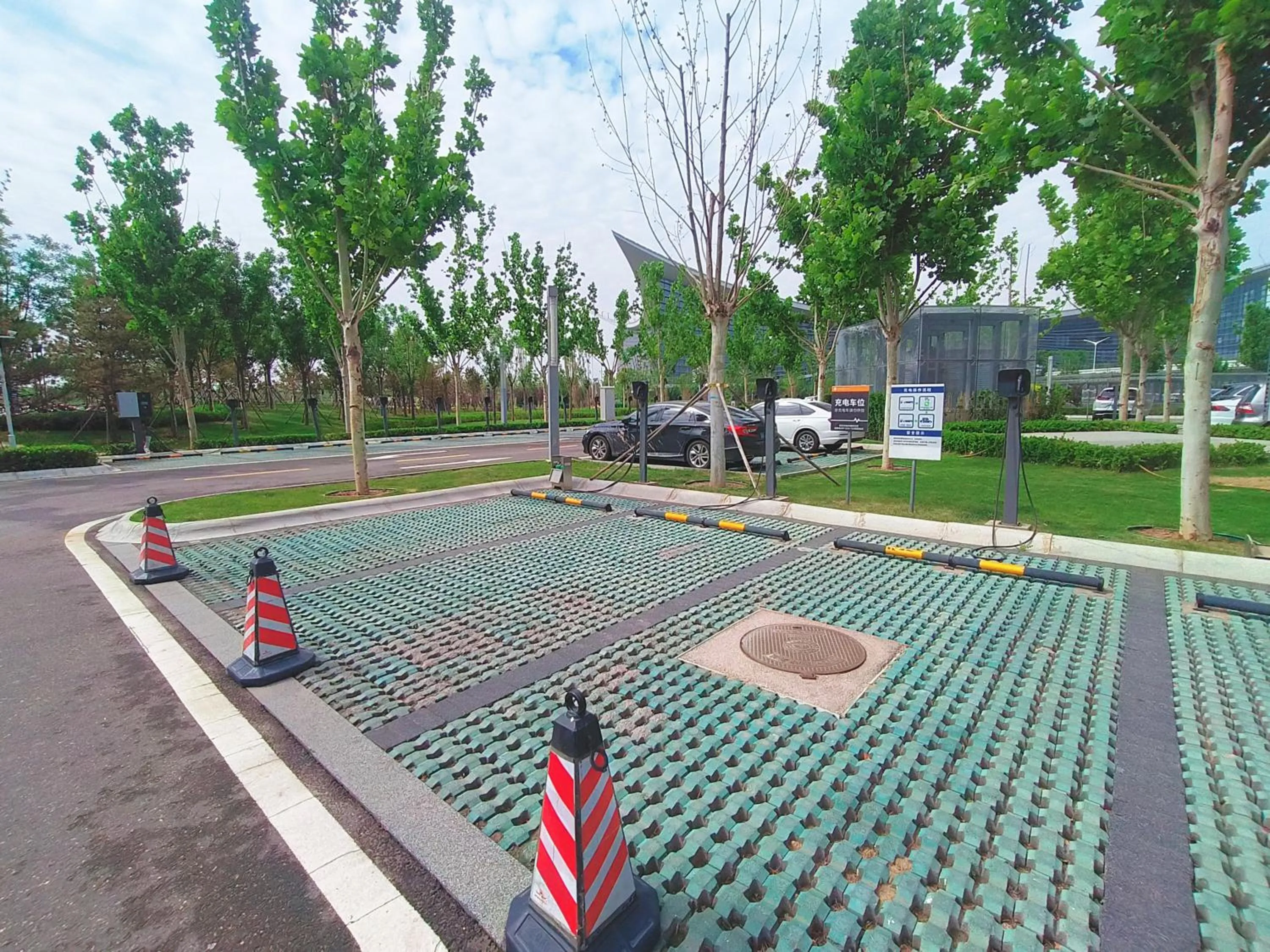 Parking in La Quinta by Wyndham Shanxi Xiaohe Xincheng