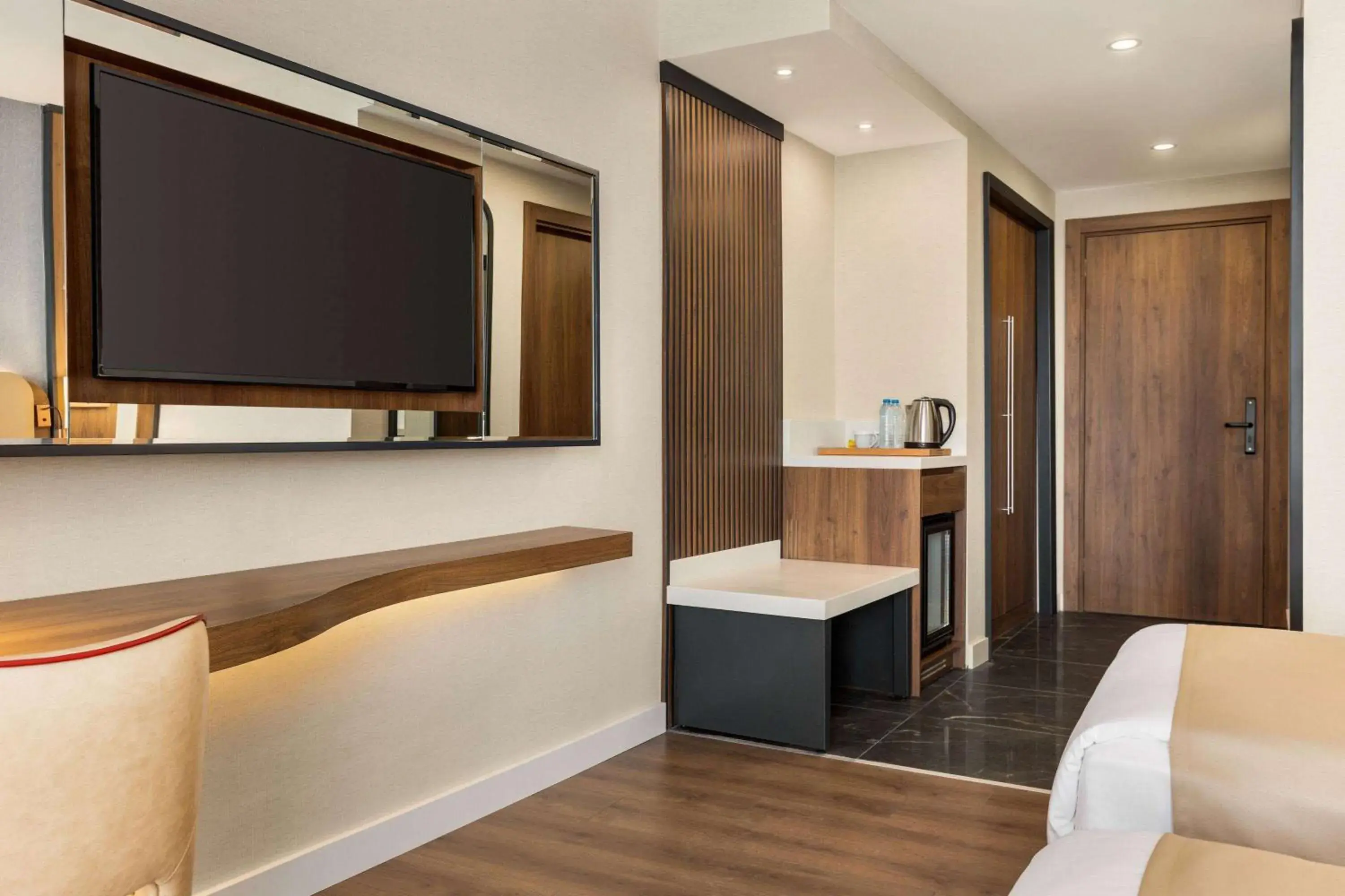 TV and multimedia, Bed in Ramada by Wyndham Karapinar TV and multimedia, Bed in Ramada by Wyndham Karapinar