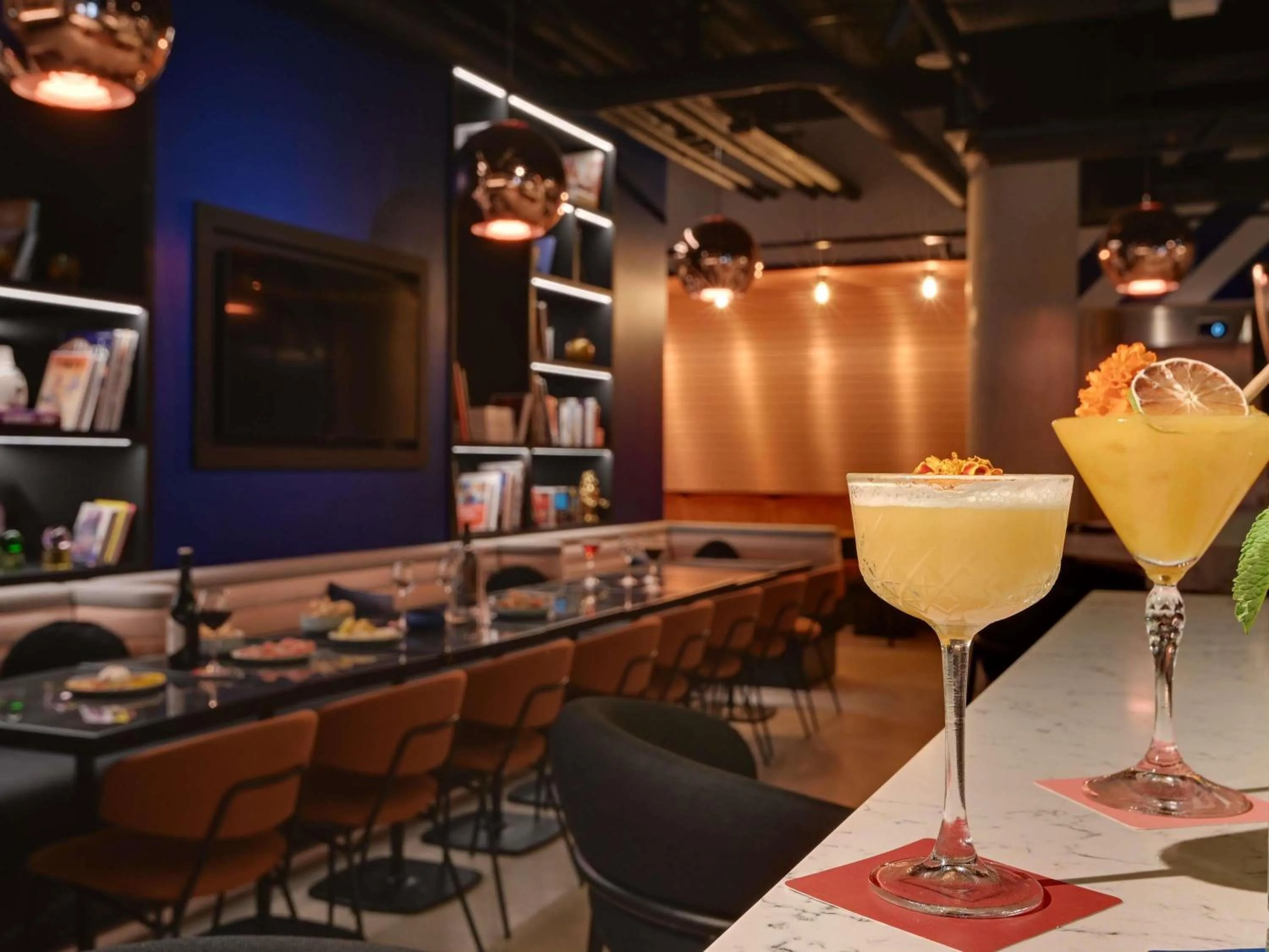 Lounge or bar in Tribe Paris Saint Ouen