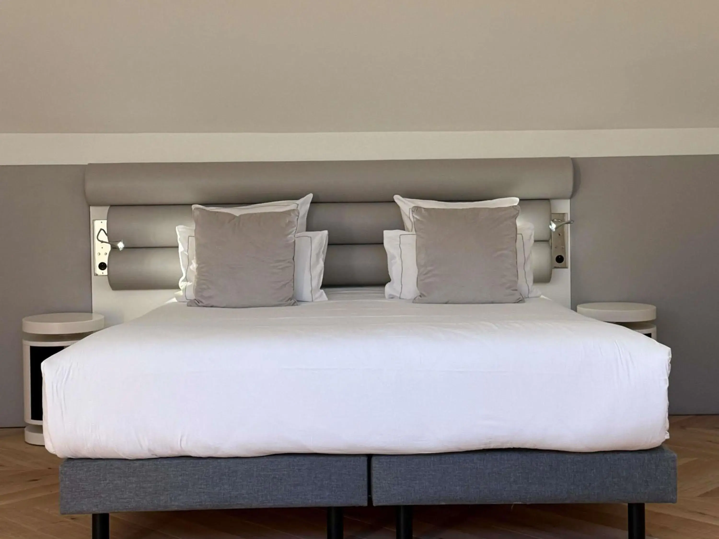 Bedroom, Bed in La Licorne Hotel & Spa Troyes - MGallery Collection Bedroom, Bed in La Licorne Hotel & Spa Troyes - MGallery Collection