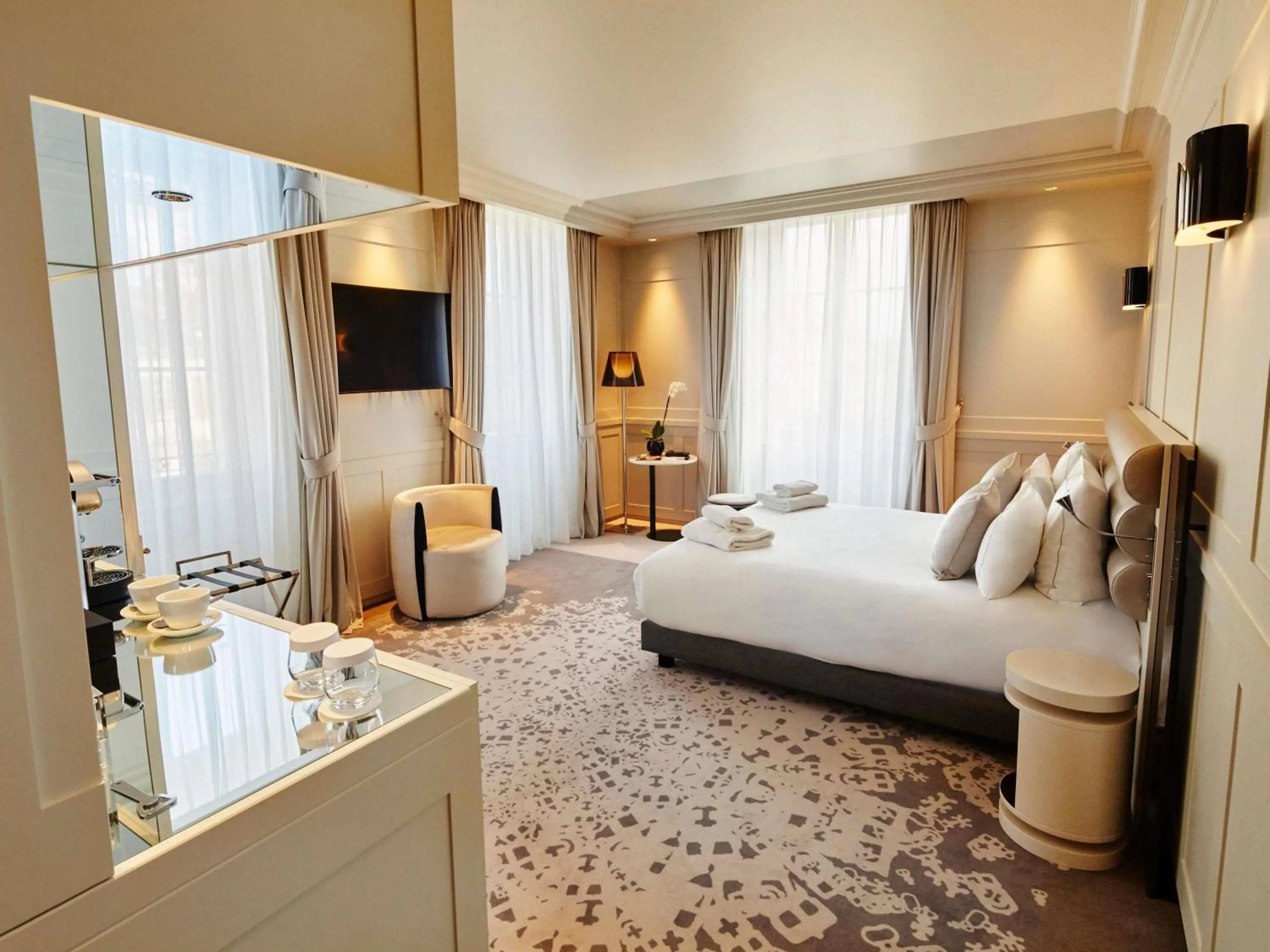 Bedroom, Bed in La Licorne Hotel & Spa Troyes - MGallery Collection