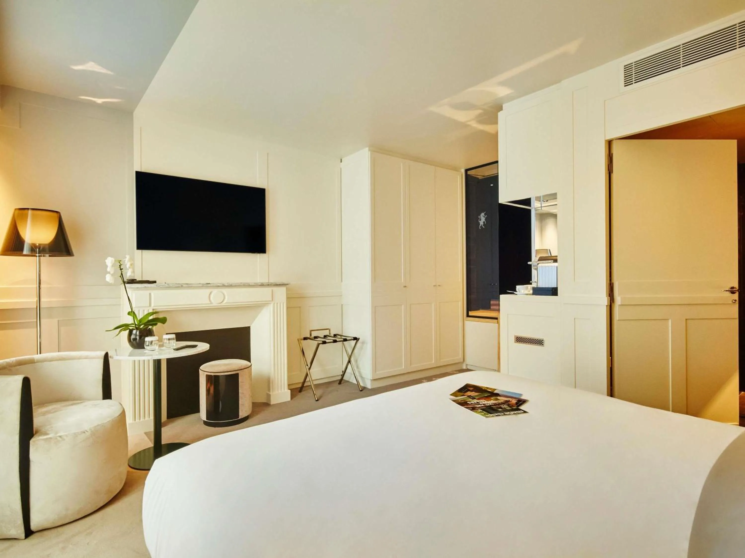 Bedroom, Bed in La Licorne Hotel & Spa Troyes - MGallery Collection