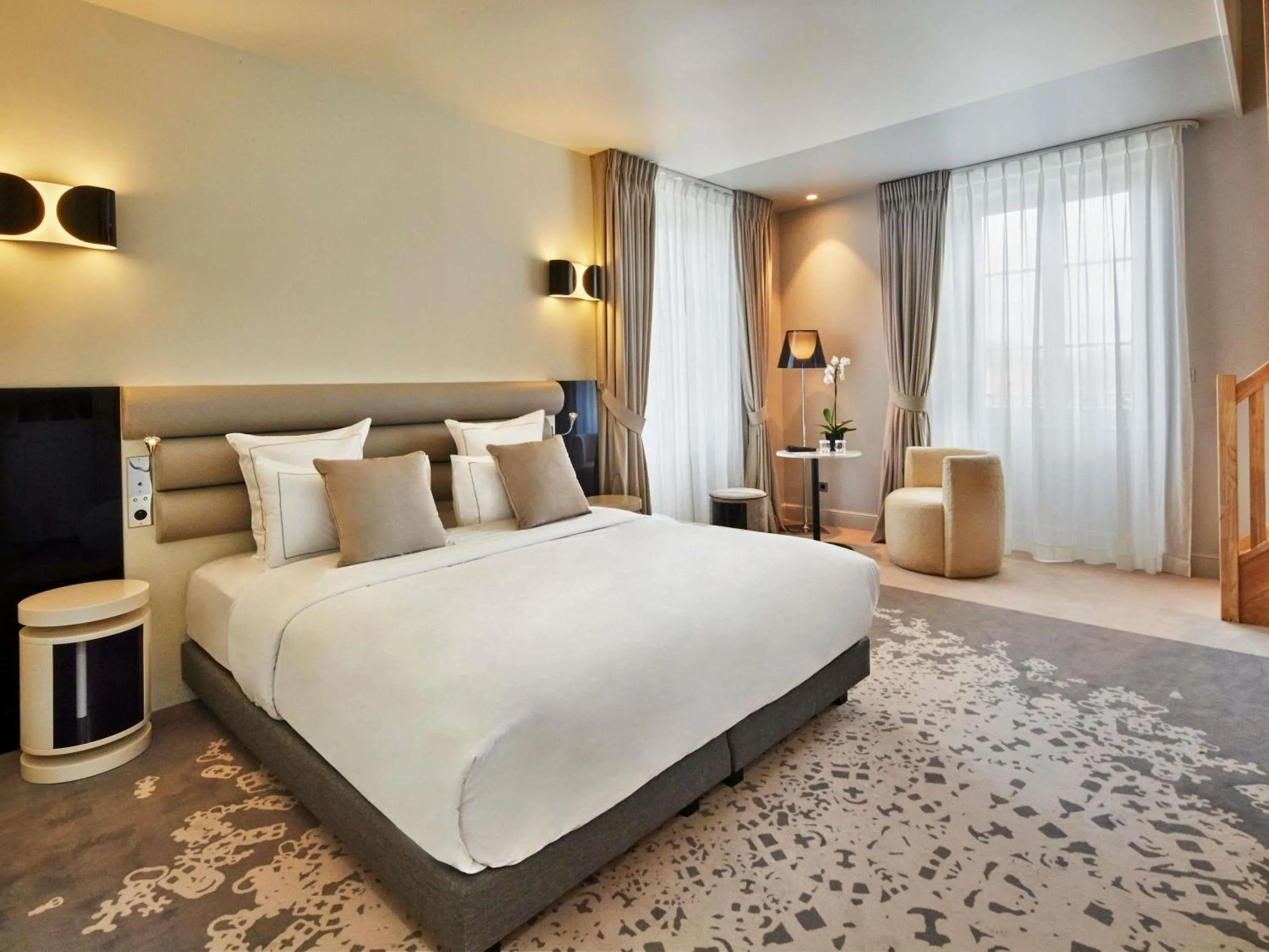 Photo of the whole room, Bed in La Licorne Hotel & Spa Troyes - MGallery Collection