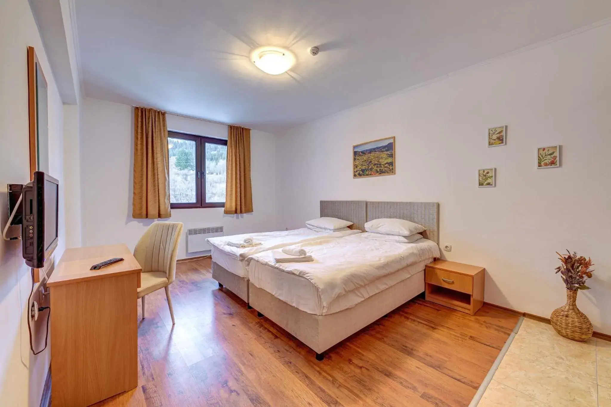 Family Room in Complex Silver Hills Family Room in Complex Silver Hills