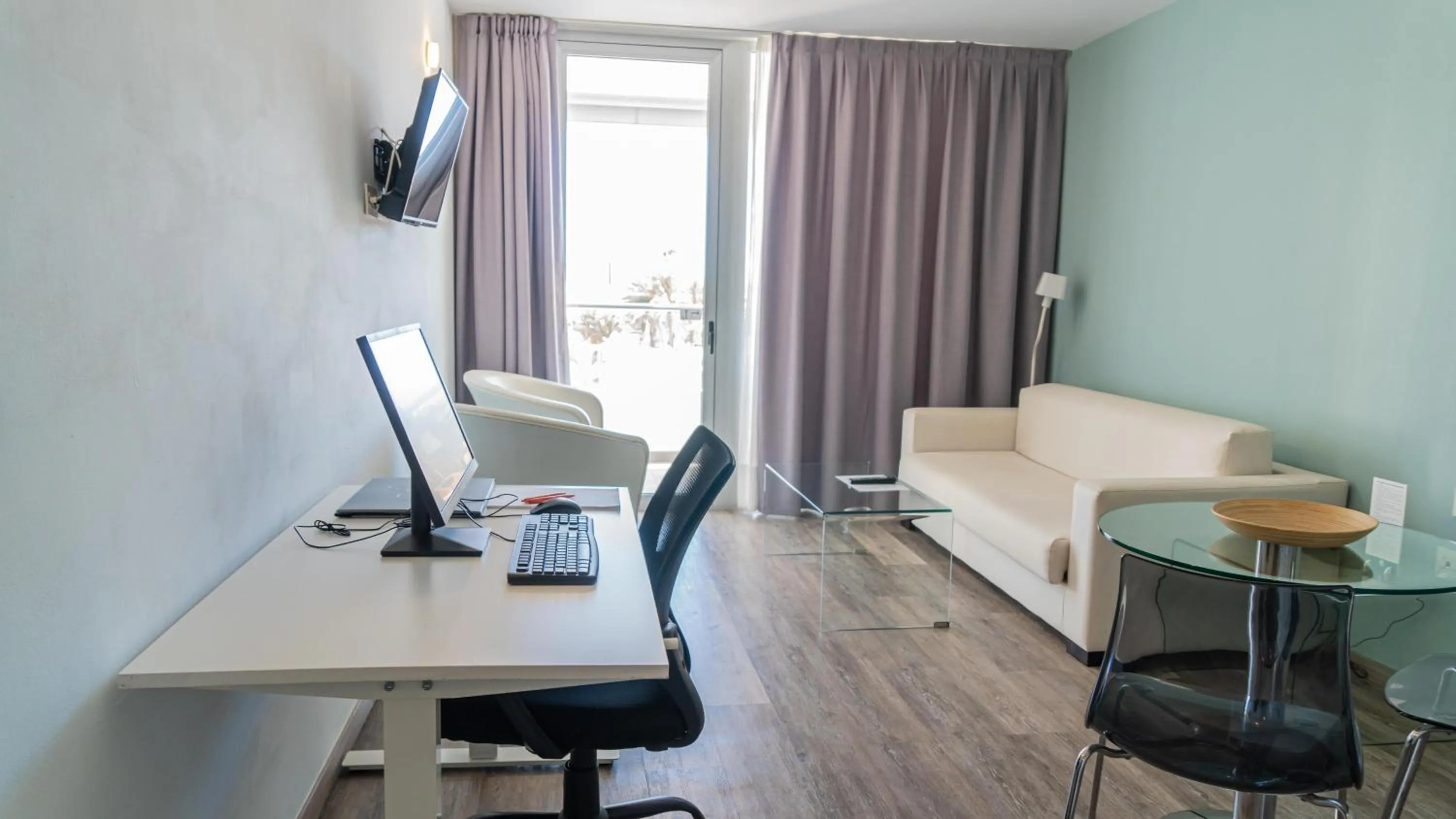 Photo of the whole room in Coral Ocean View - Adults Only