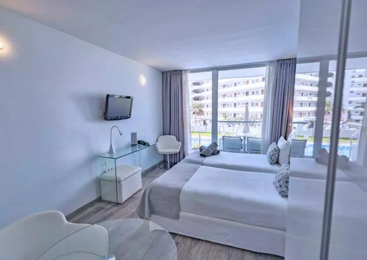 Photo of the whole room, Bed in Coral Ocean View - Adults Only