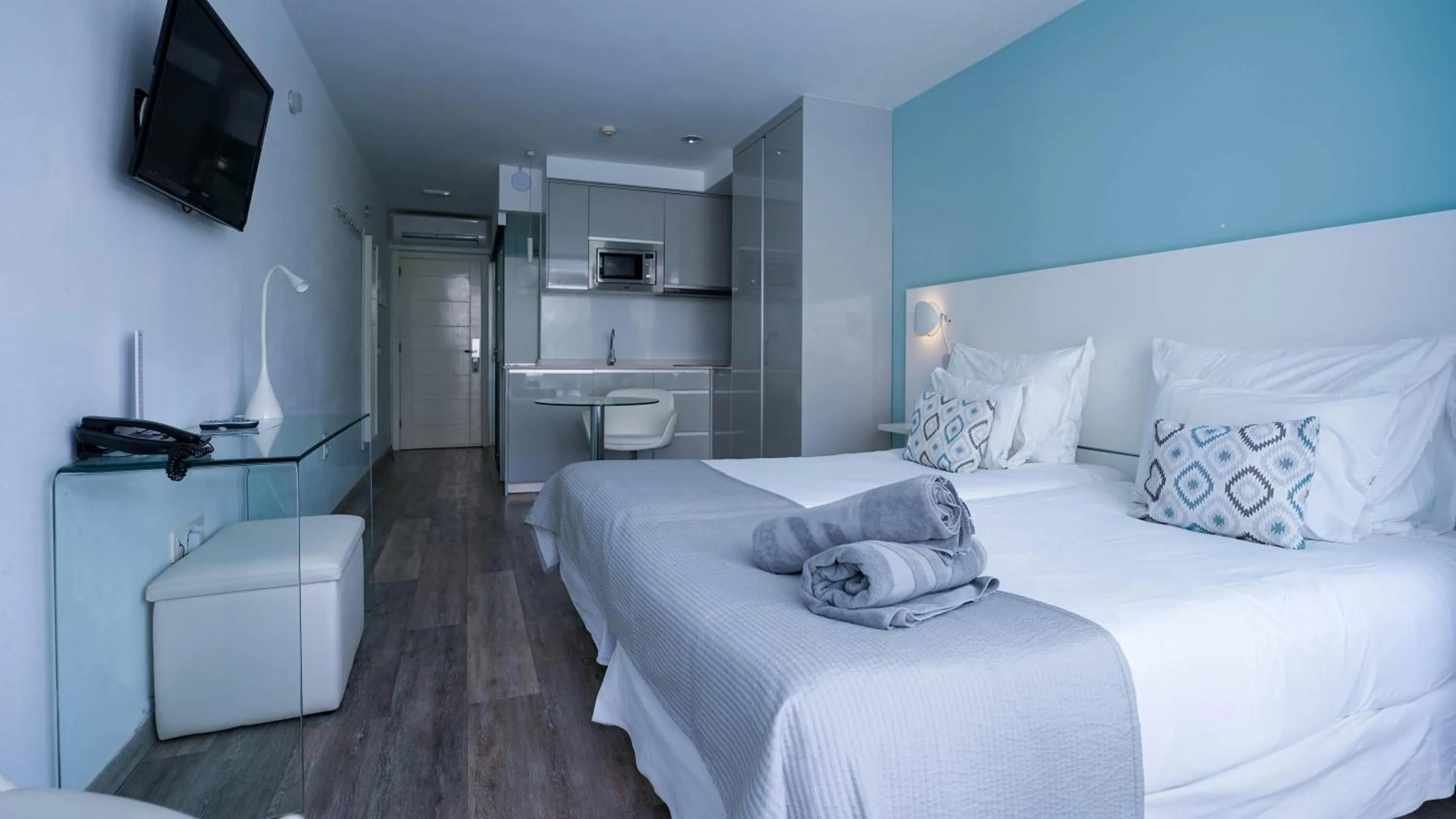 Photo of the whole room, Bed in Coral Ocean View - Adults Only