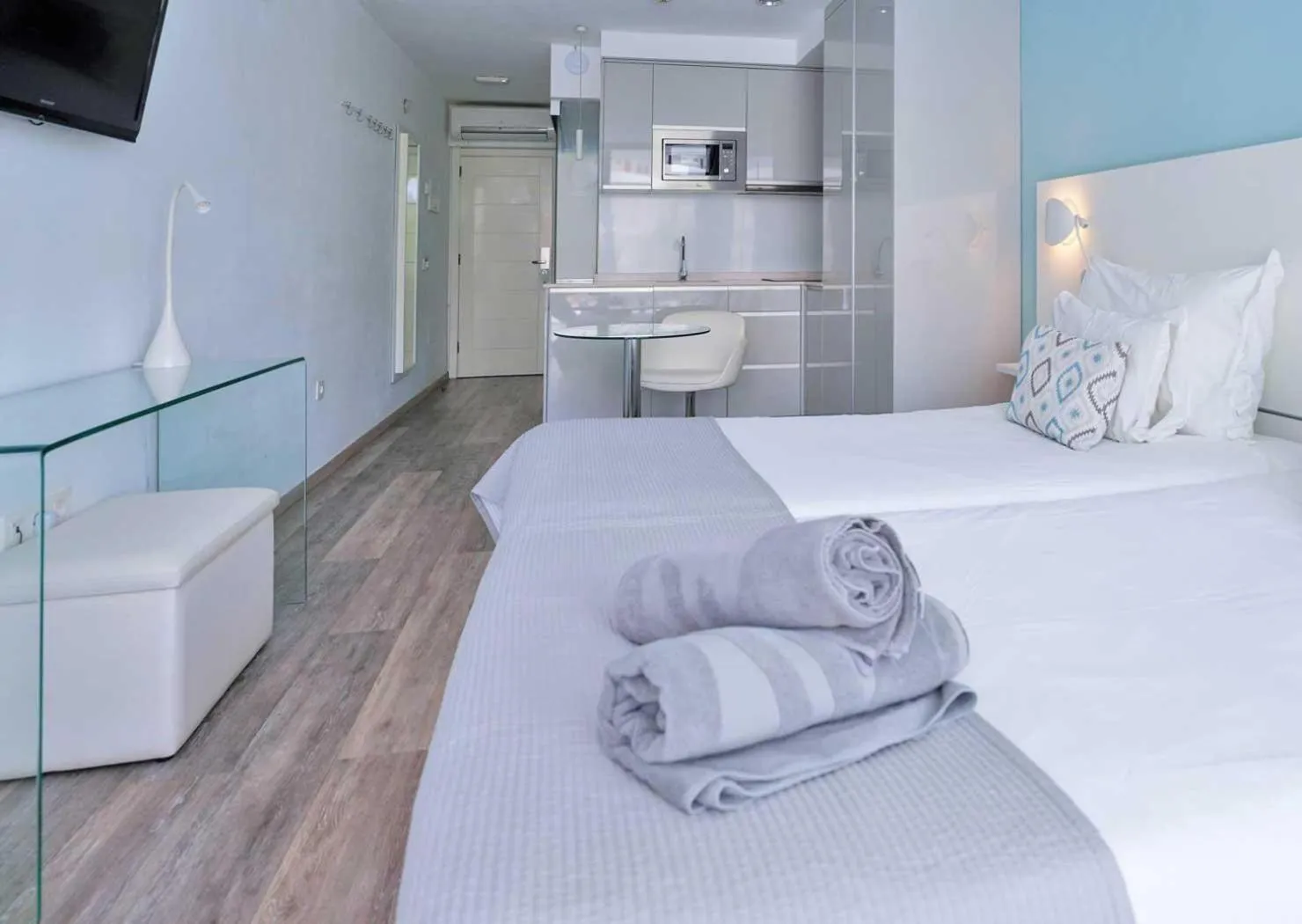Photo of the whole room, Bed in Coral Ocean View - Adults Only