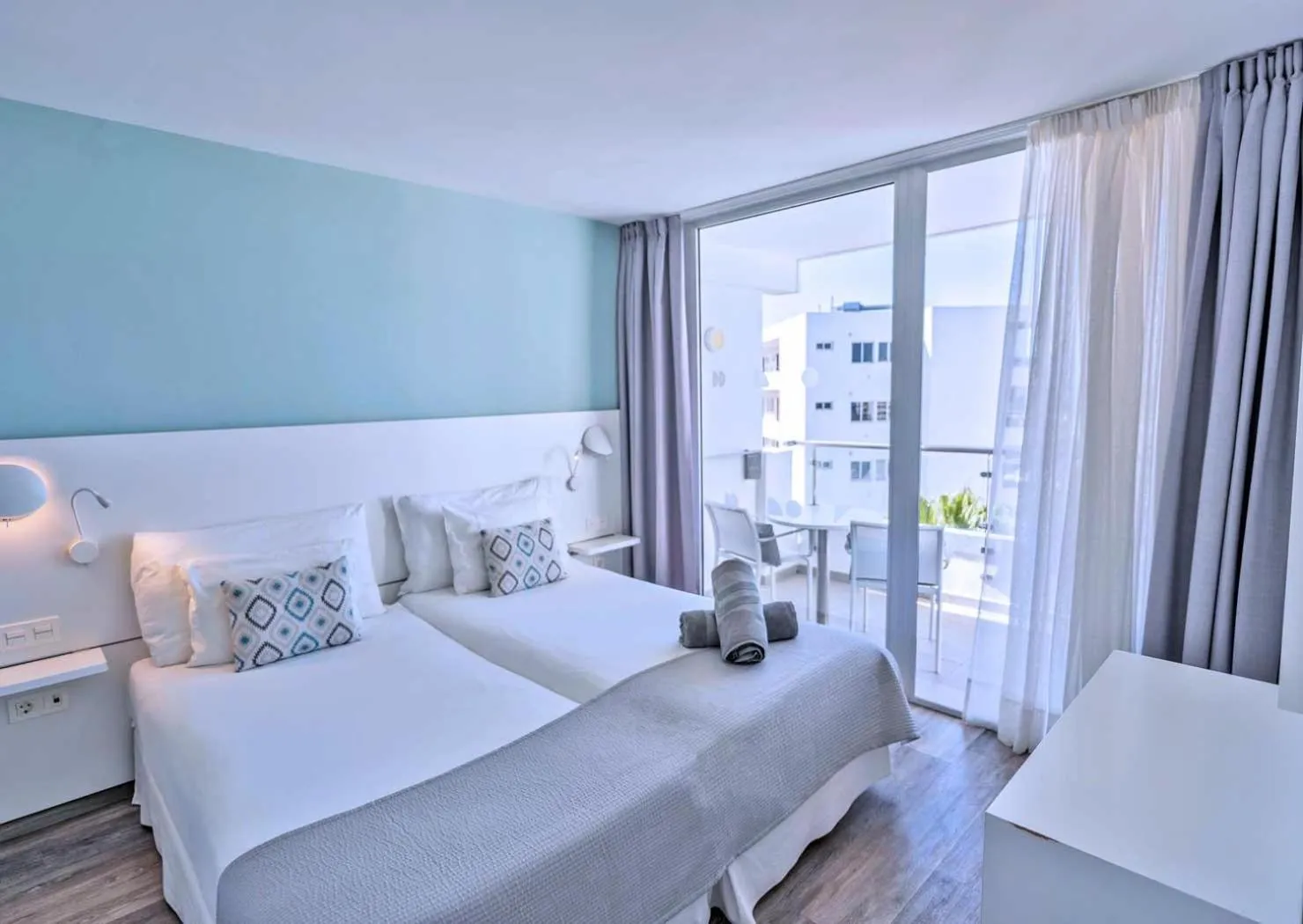 Photo of the whole room, Bed in Coral Ocean View - Adults Only