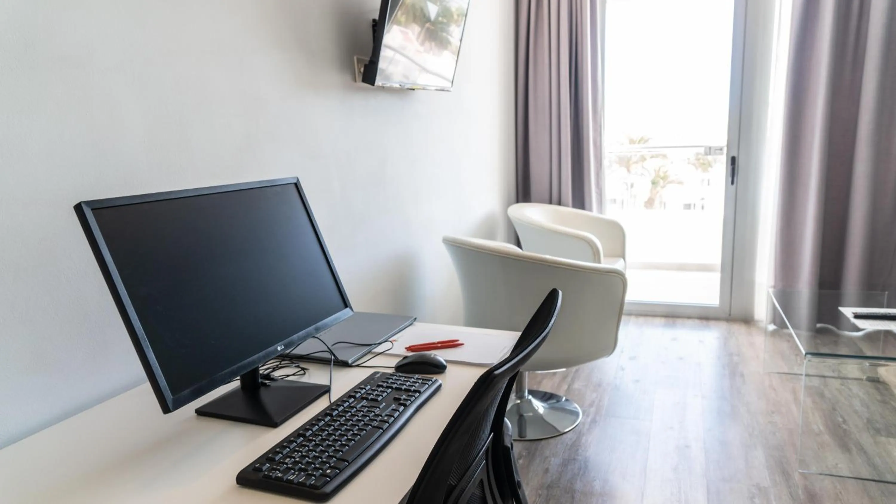 Photo of the whole room in Coral Ocean View - Adults Only