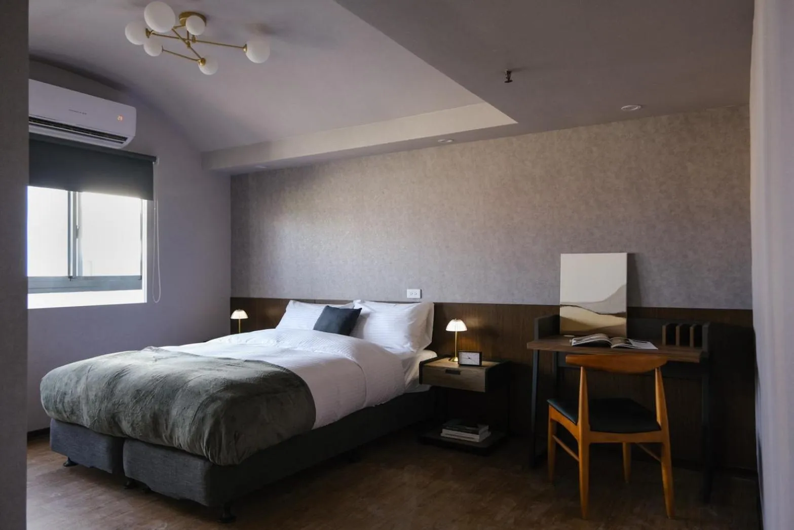 Seating area, Bed in Giant Rich Hotel