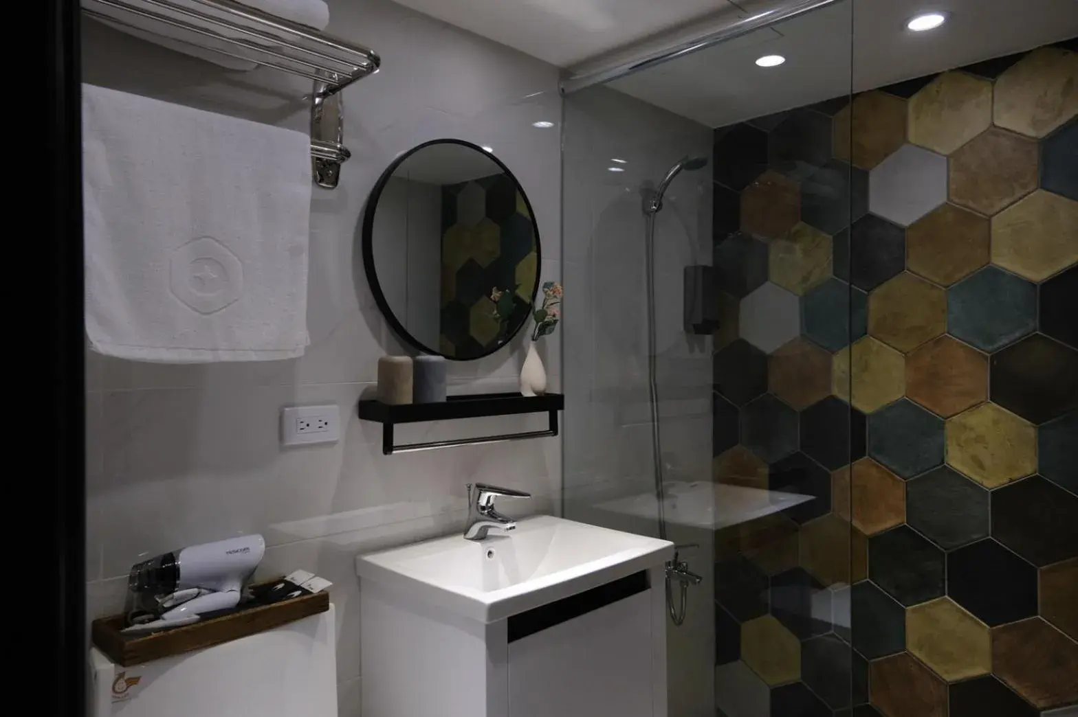 Shower in Giant Rich Hotel Shower in Giant Rich Hotel