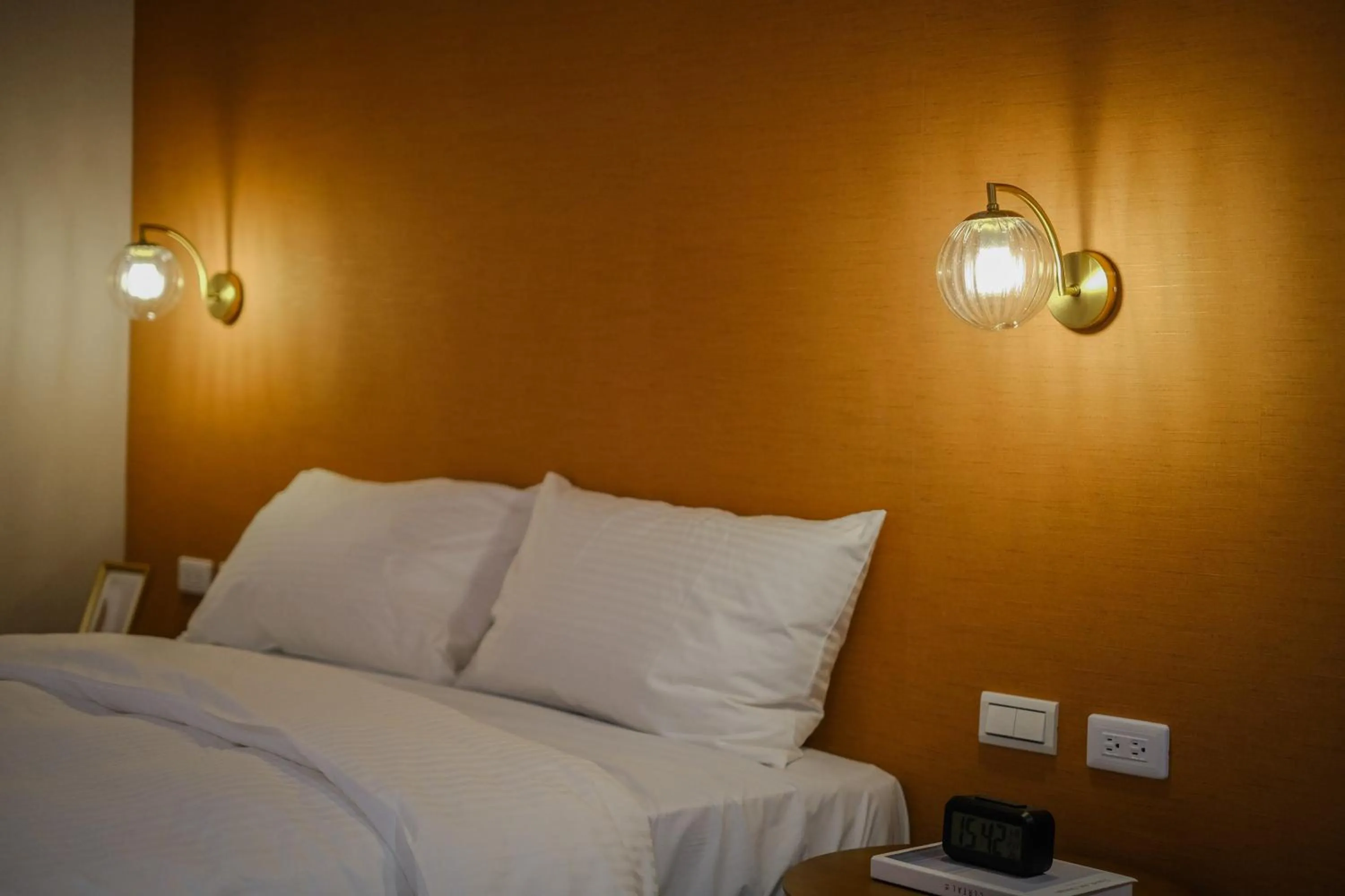 Bedroom, Bed in Giant Rich Hotel