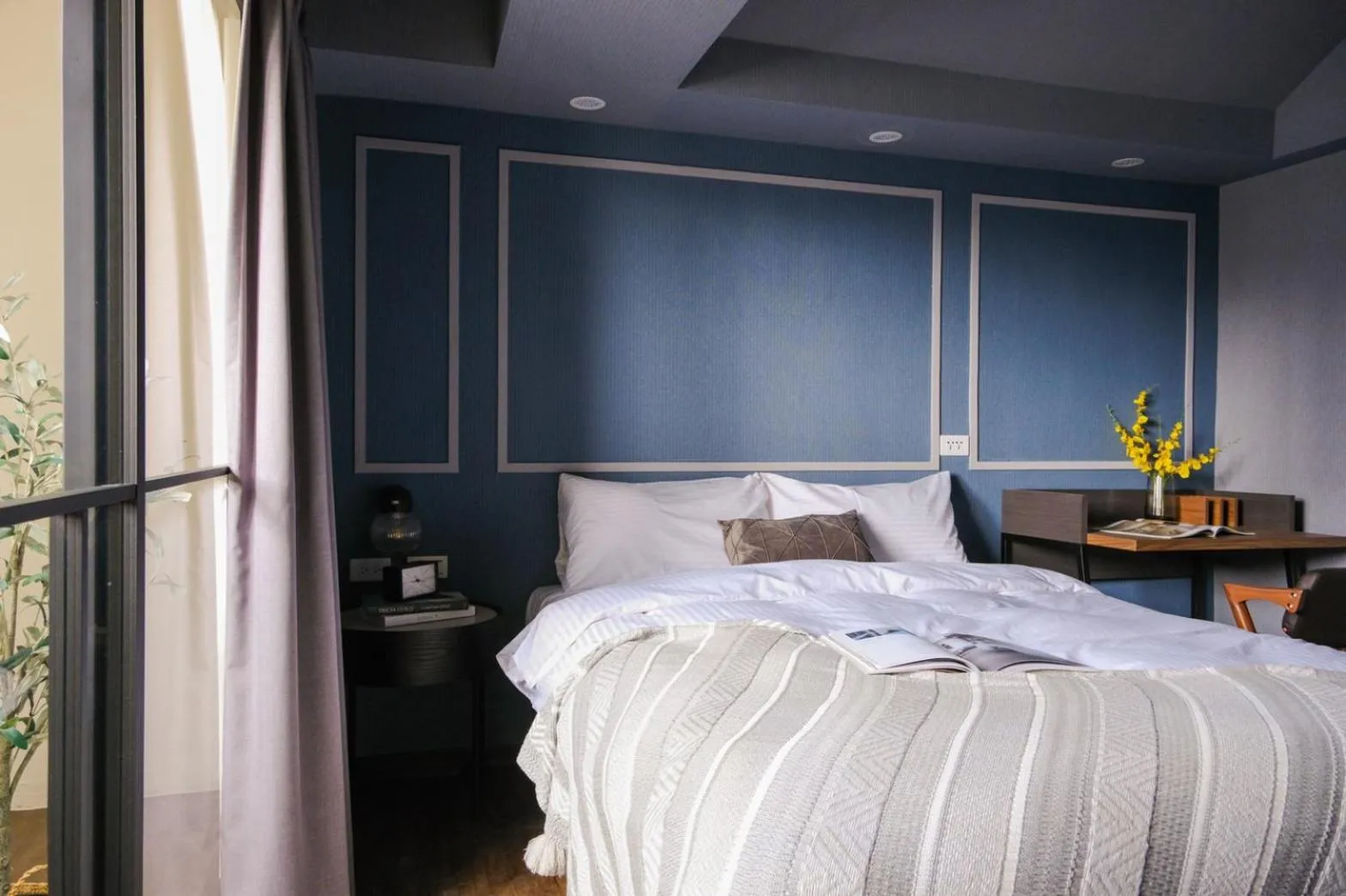 Bedroom, Bed in Giant Rich Hotel