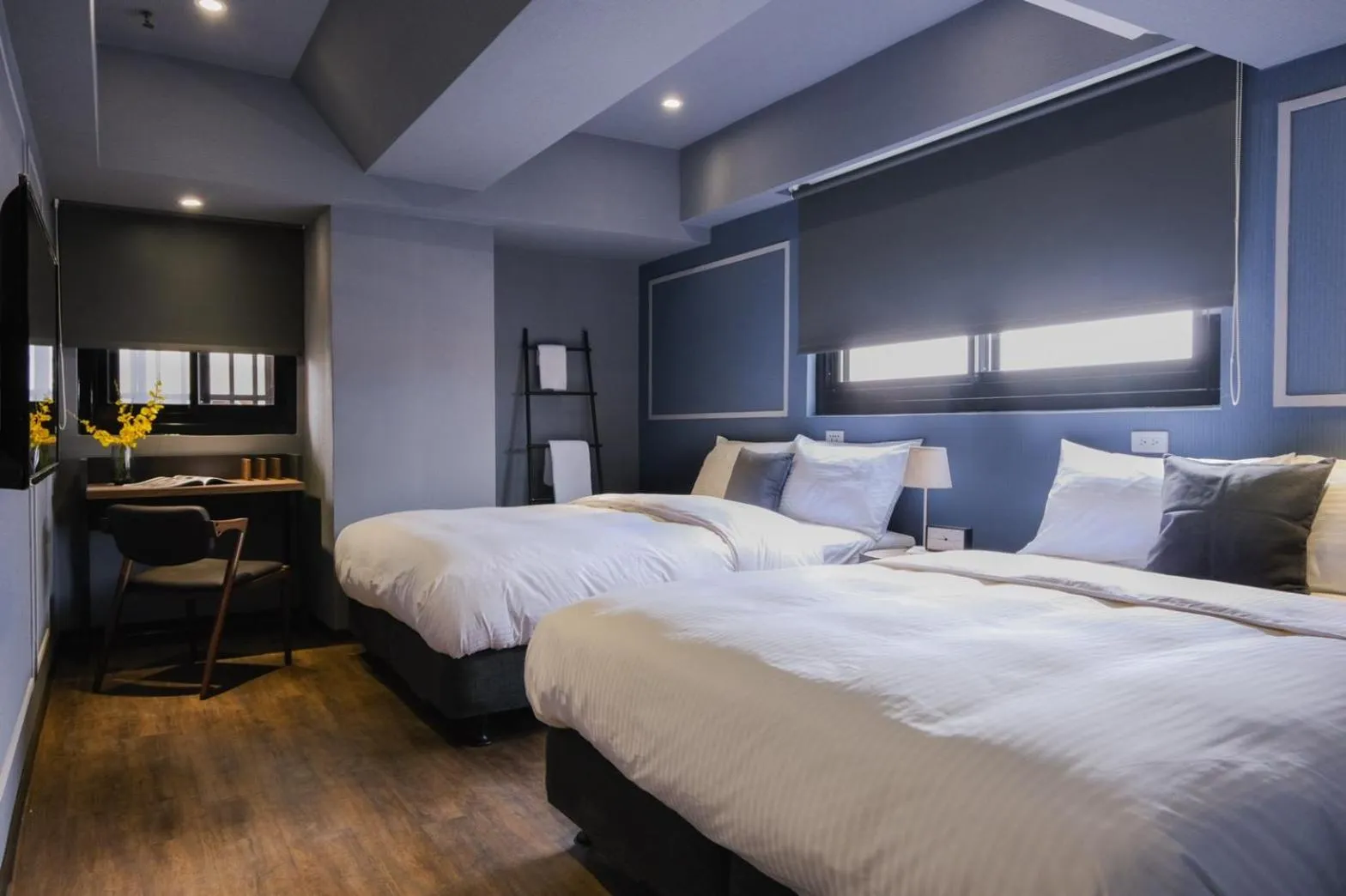 Photo of the whole room, Bed in Giant Rich Hotel