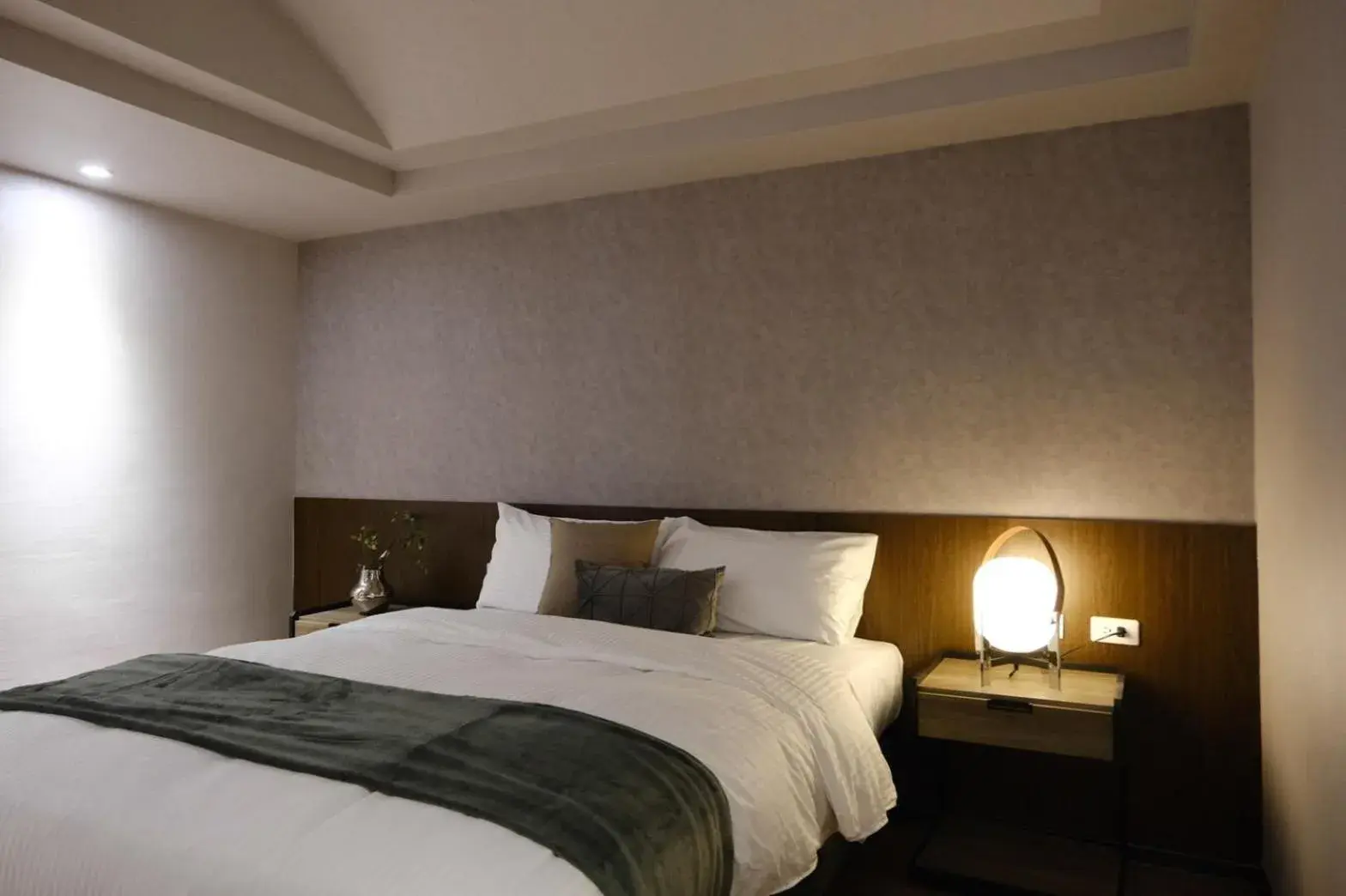 Bedroom, Bed in Giant Rich Hotel Bedroom, Bed in Giant Rich Hotel