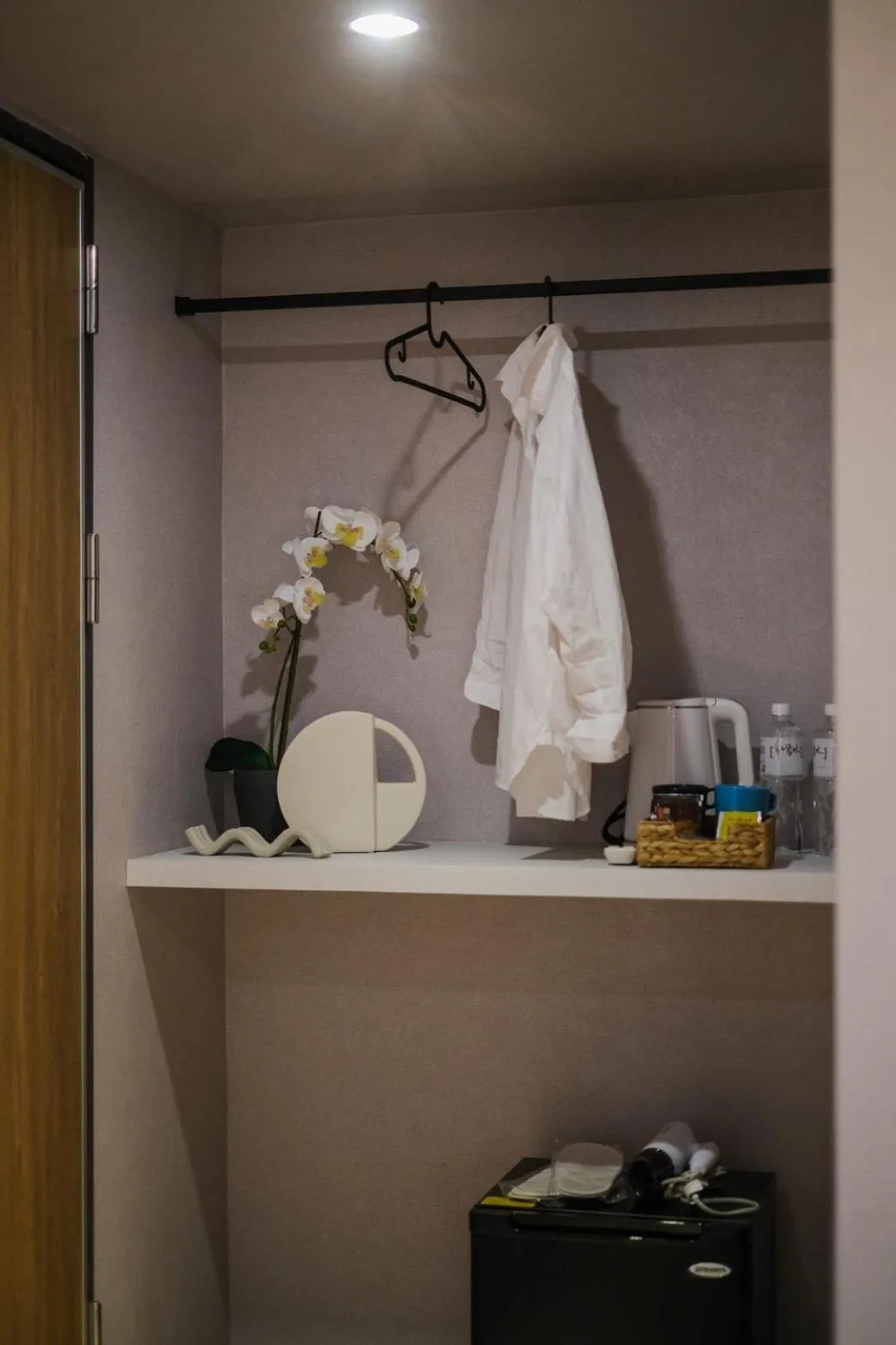 wardrobe in Giant Rich Hotel