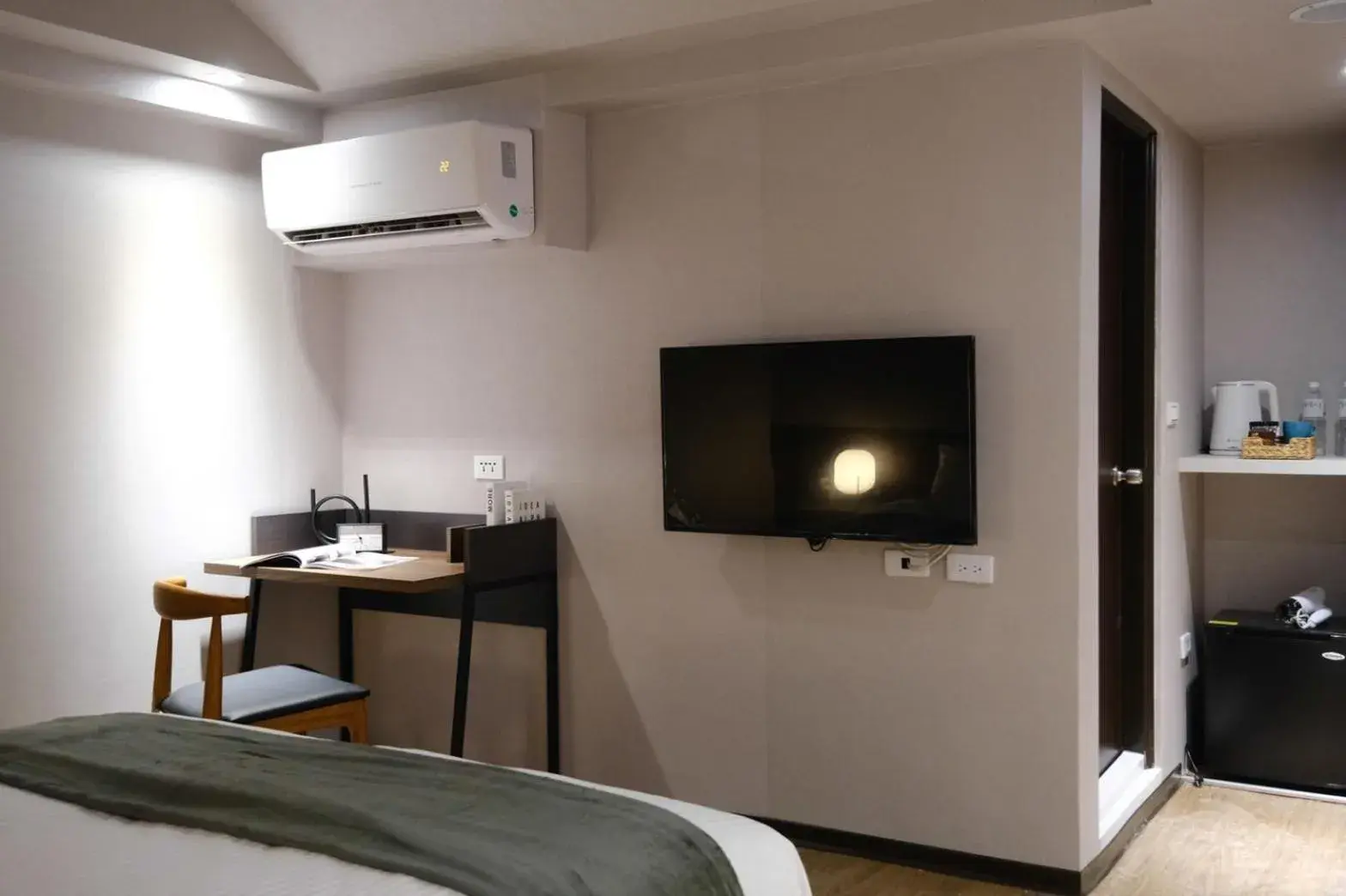 TV and multimedia, Bed in Giant Rich Hotel TV and multimedia, Bed in Giant Rich Hotel