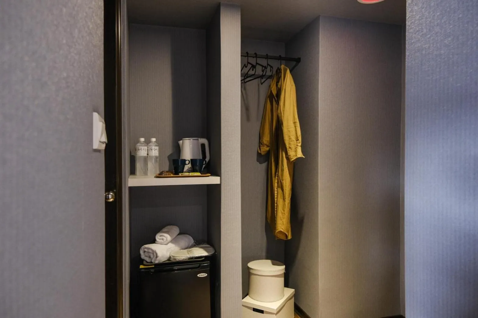 wardrobe in Giant Rich Hotel