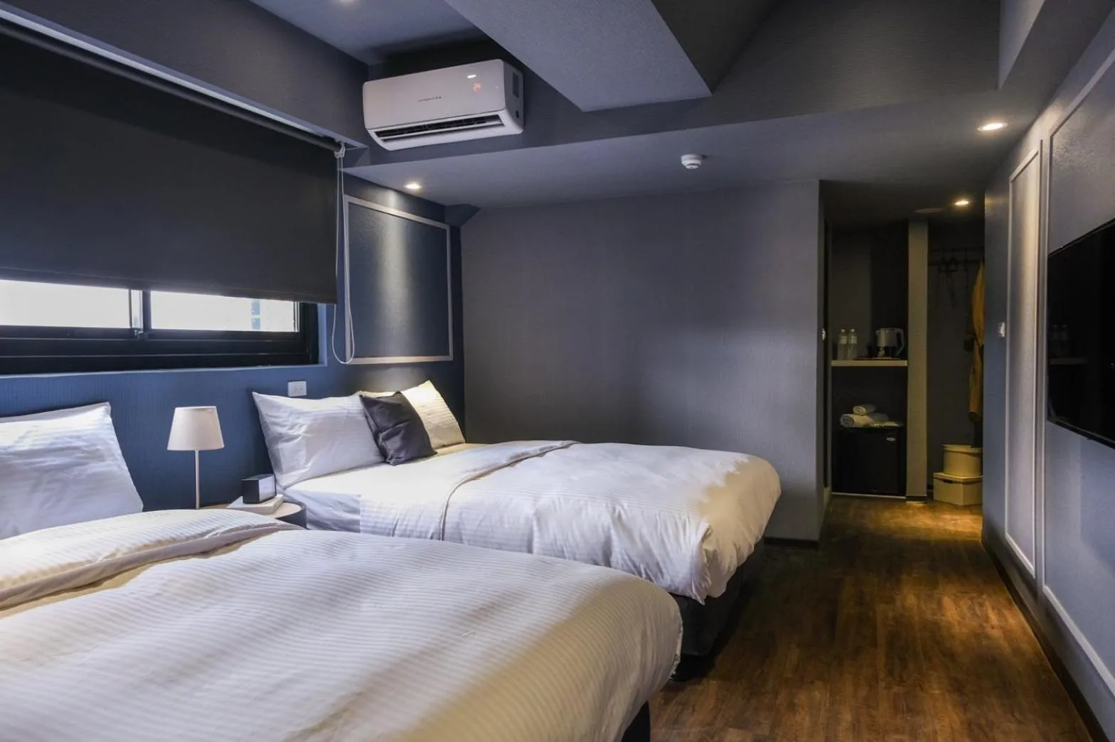 Bedroom, Bed in Giant Rich Hotel