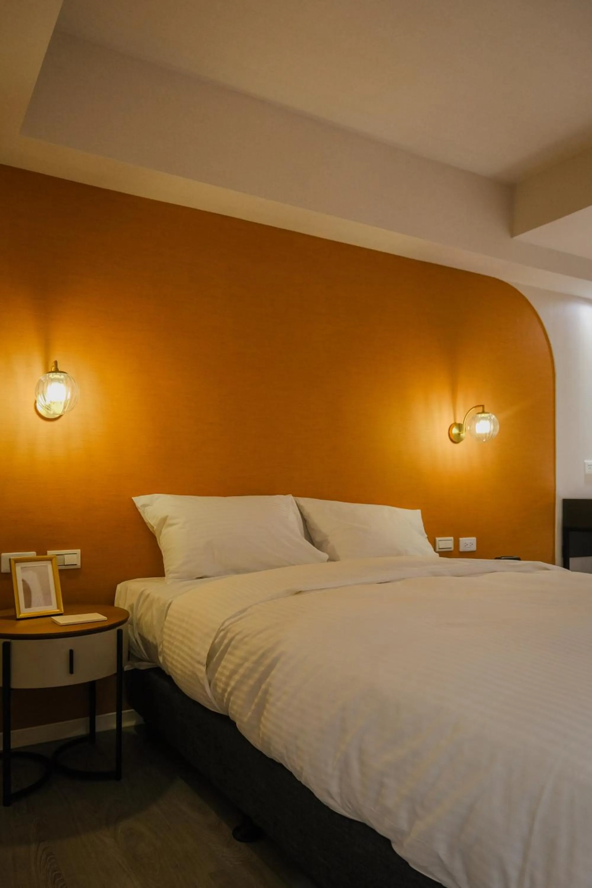 Bedroom, Bed in Giant Rich Hotel