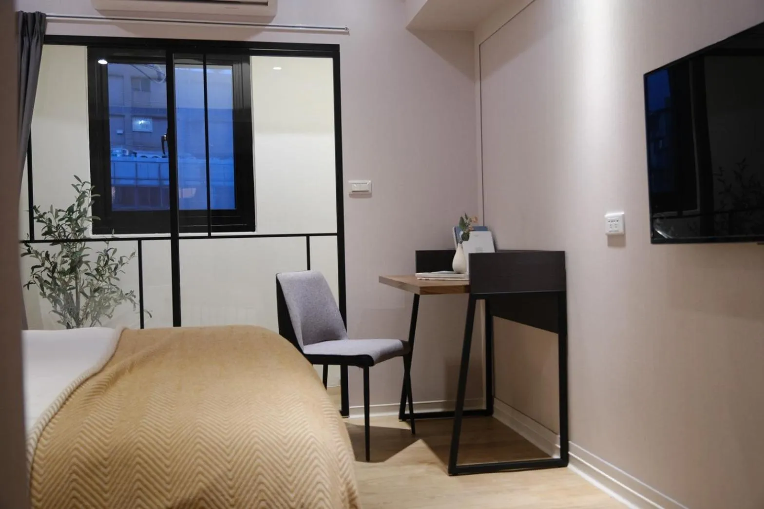 TV and multimedia, Bed in Giant Rich Hotel