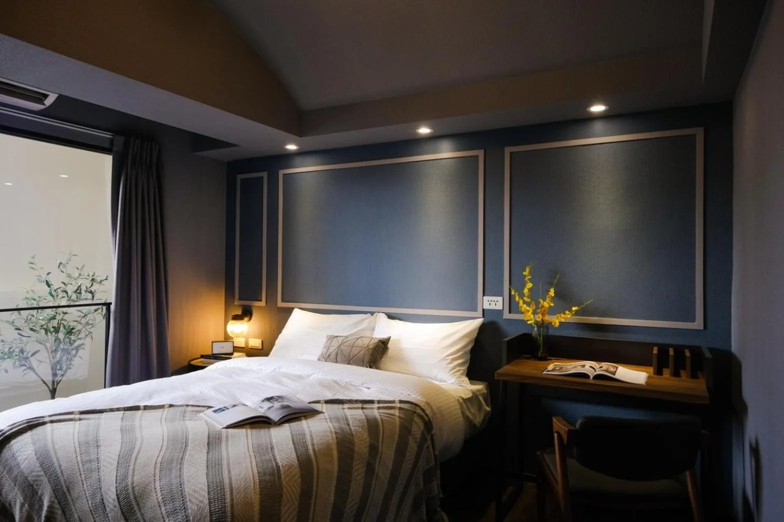 Bedroom, Bed in Giant Rich Hotel