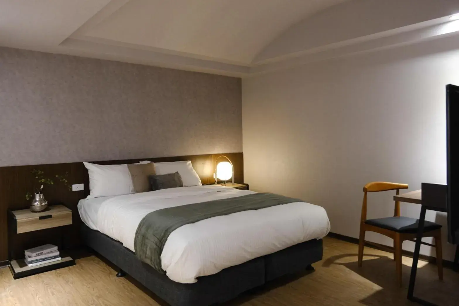 Seating area, Bed in Giant Rich Hotel Seating area, Bed in Giant Rich Hotel