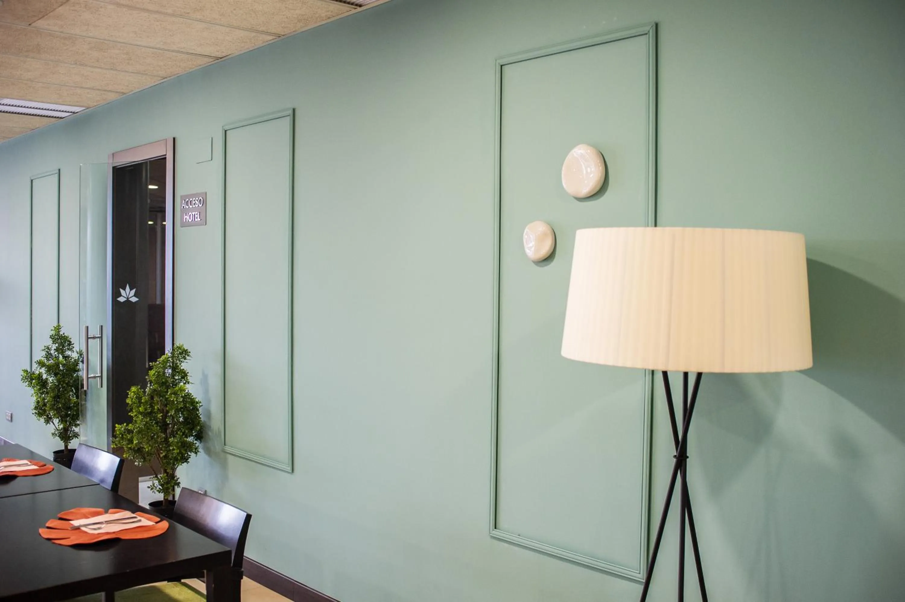 Restaurant/places to eat in AZZ Pamplona Norte Hotel