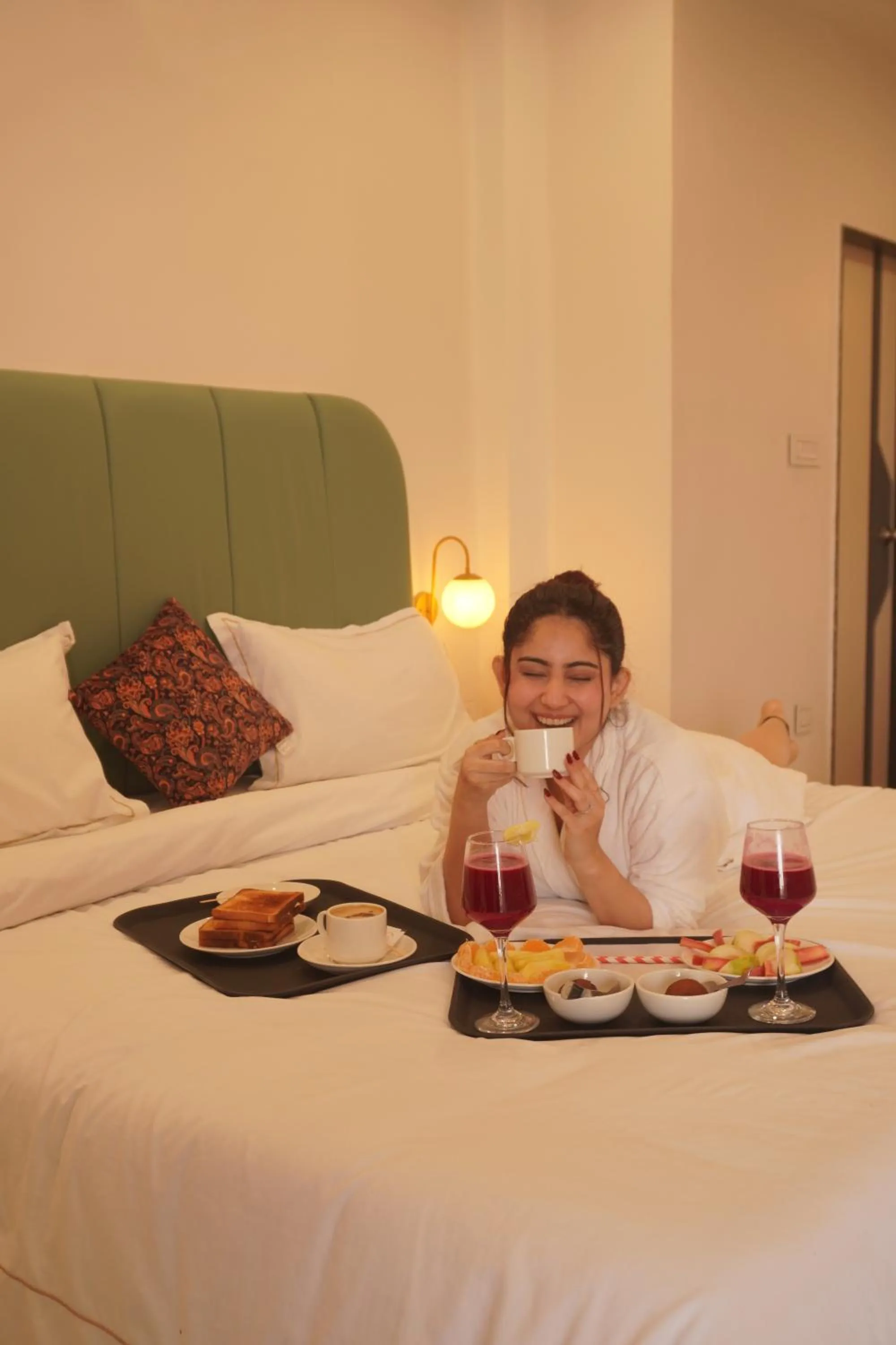 Food and drinks, Bed in The Lavish Stay
