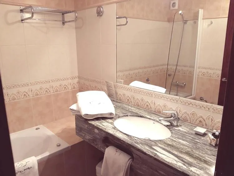 Bathroom in Hotel Rosa & Spa Begur
