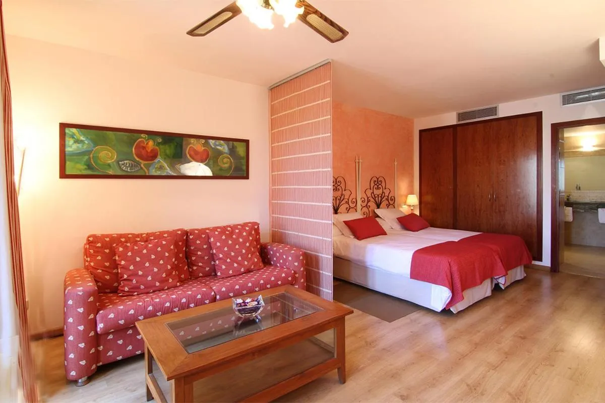 Photo of the whole room, Bed in Hotel Rosa & Spa Begur