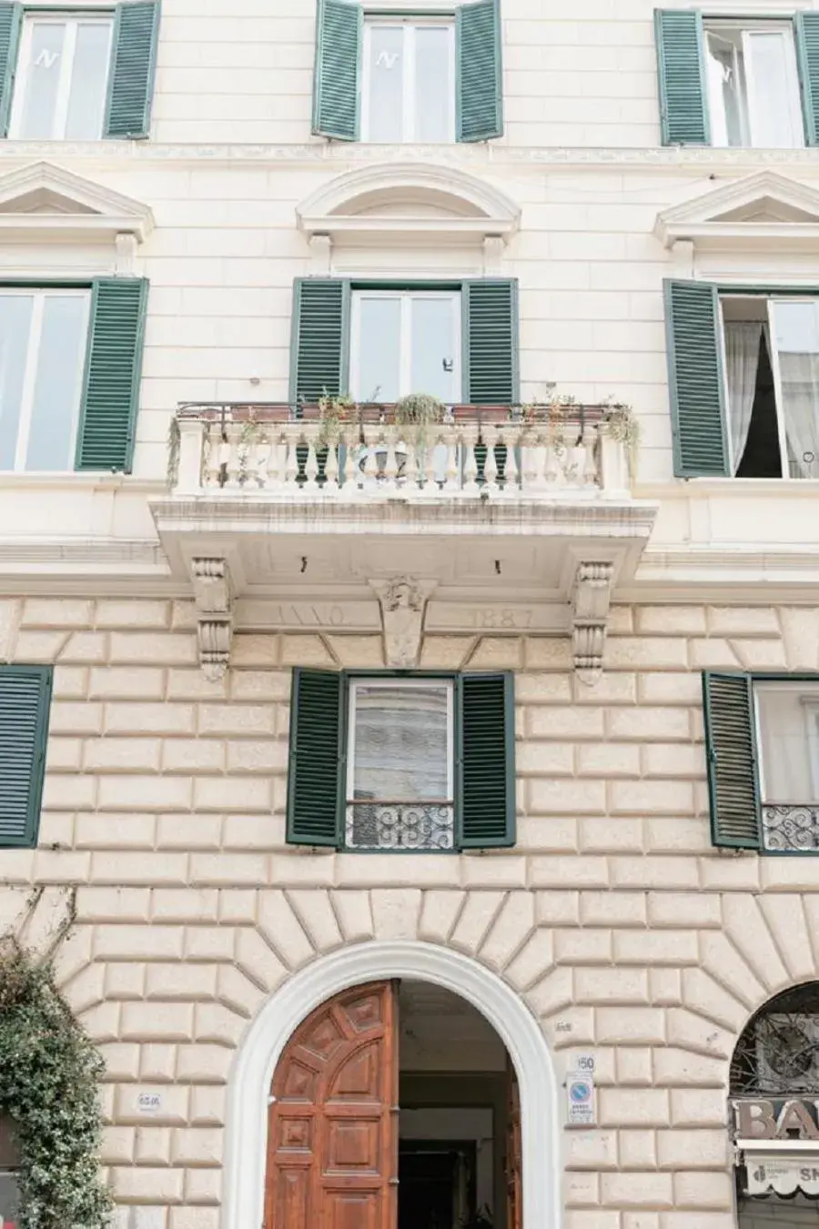 Property building in Bhr Cavour 150 Property building in Bhr Cavour 150