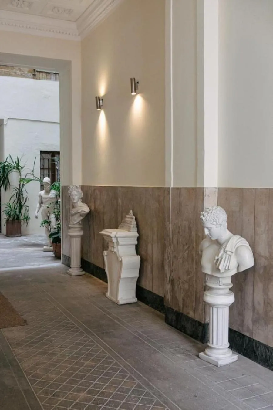 Facade/entrance in Bhr Cavour 150