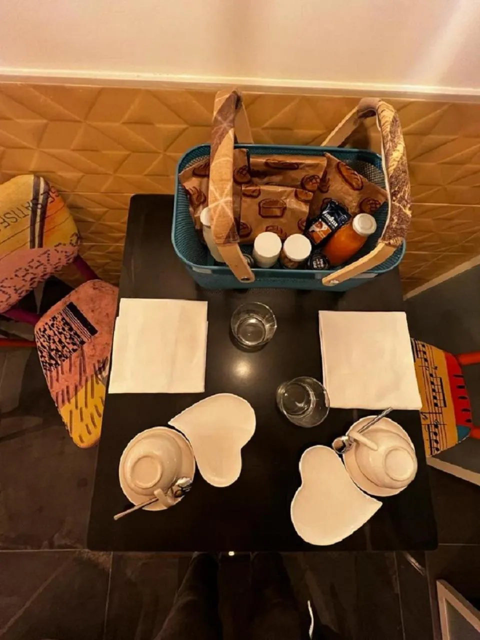 Food and drinks in Bhr Cavour 150