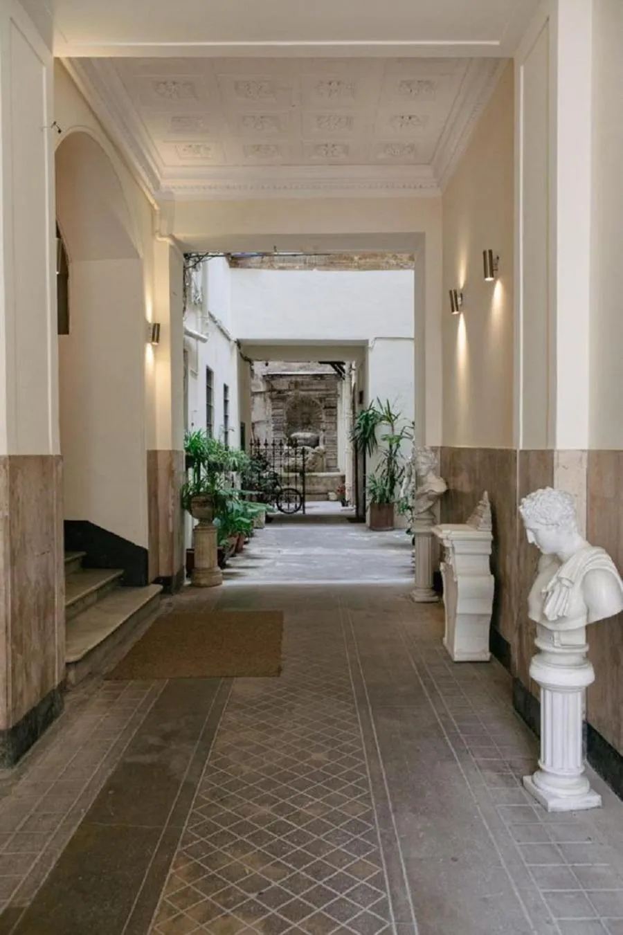 Facade/entrance in Bhr Cavour 150