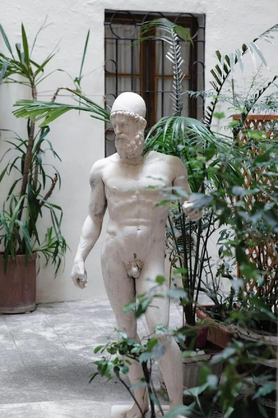 Facade/entrance in Bhr Cavour 150