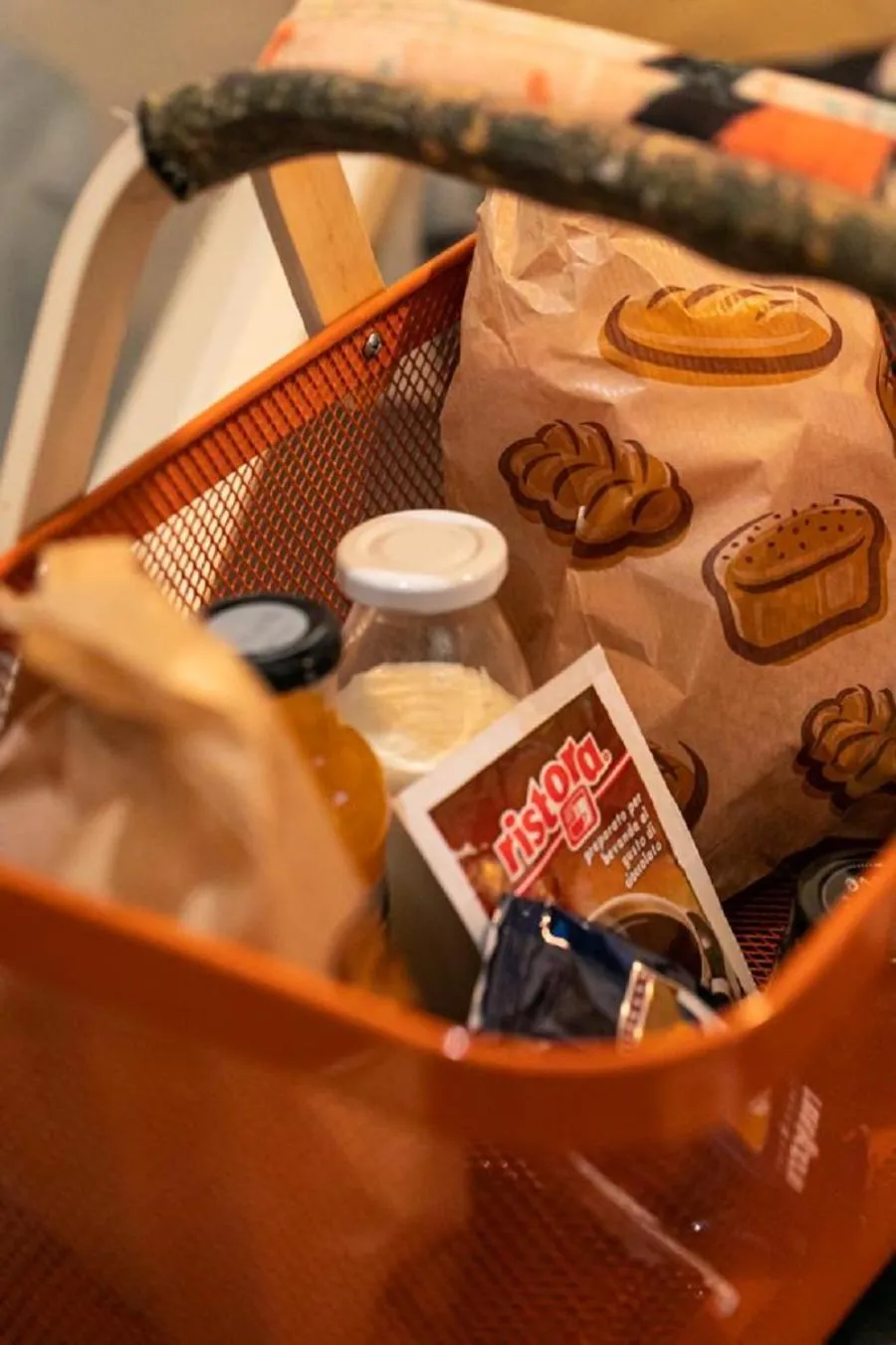 Food and drinks in Bhr Cavour 150