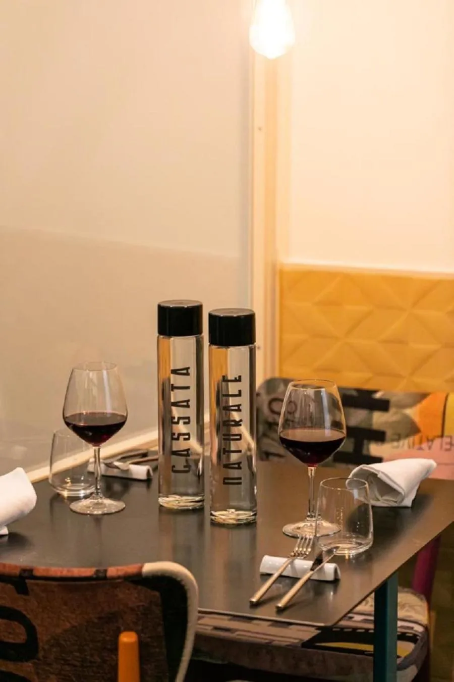 Restaurant/places to eat in Bhr Cavour 150