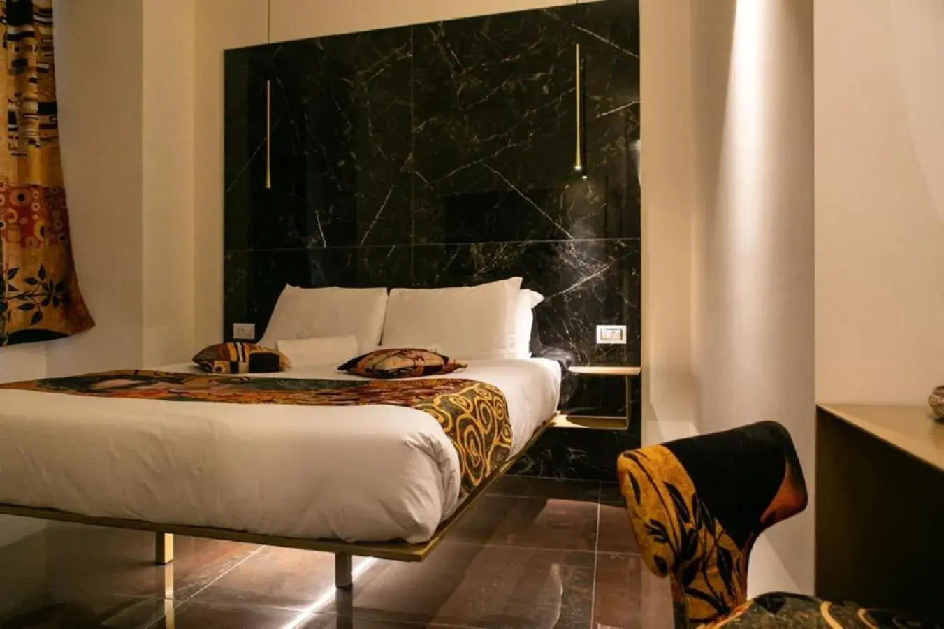 Deluxe Queen Room in Bhr Cavour 150 Deluxe Queen Room in Bhr Cavour 150