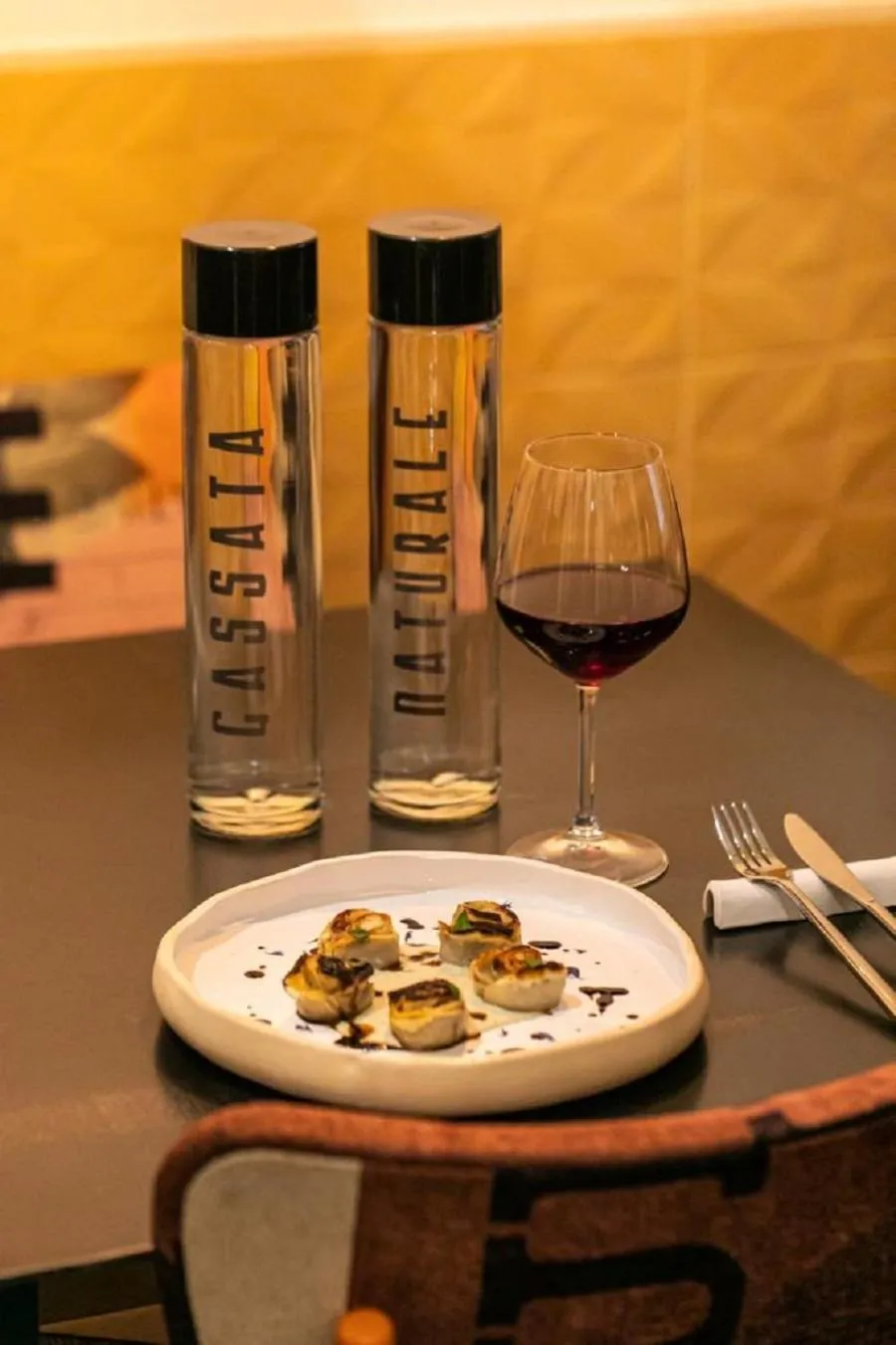 Restaurant/places to eat in Bhr Cavour 150