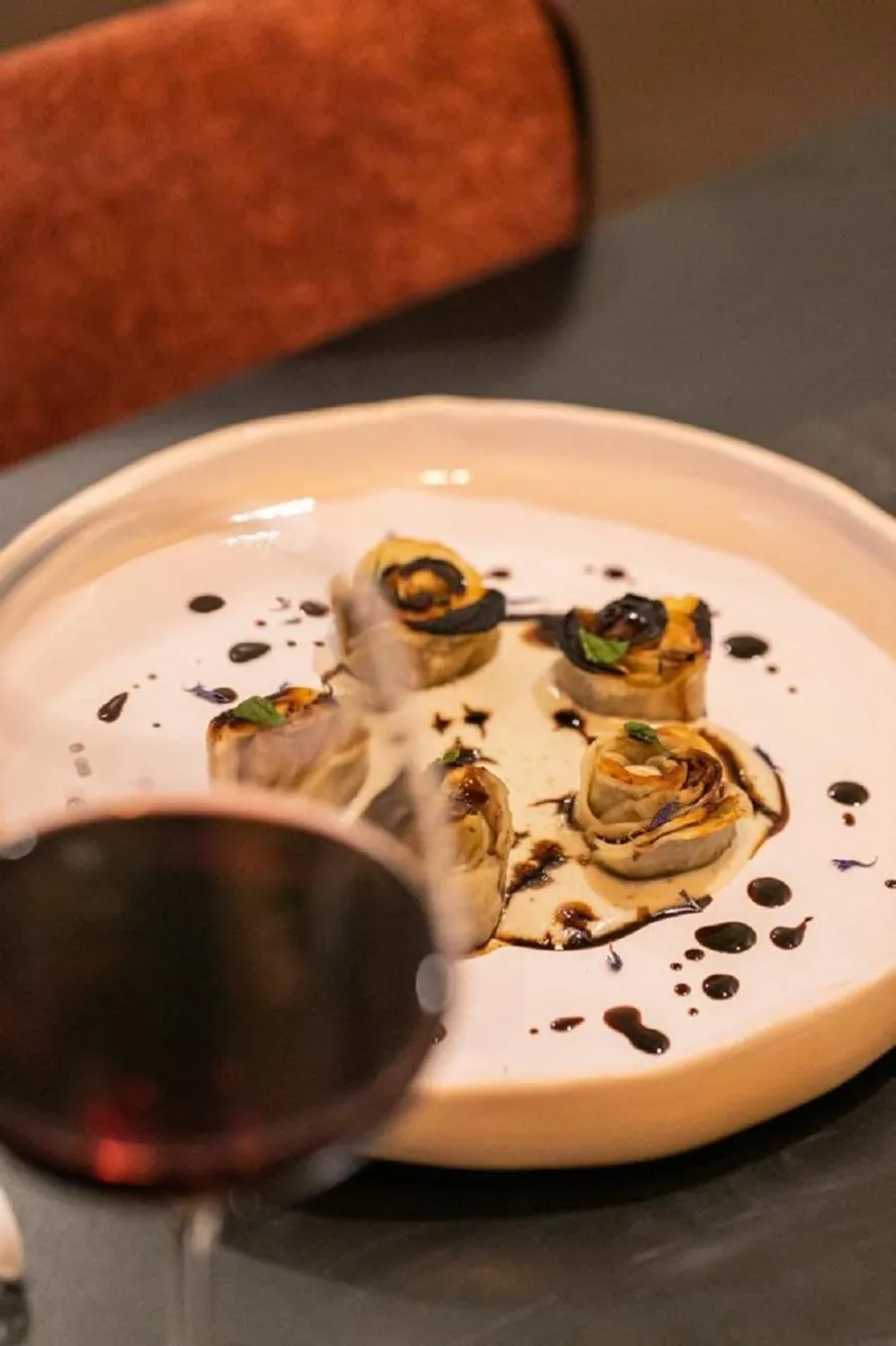 Restaurant/places to eat in Bhr Cavour 150