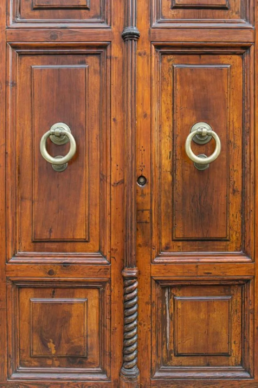 Property building in Bhr Cavour 150